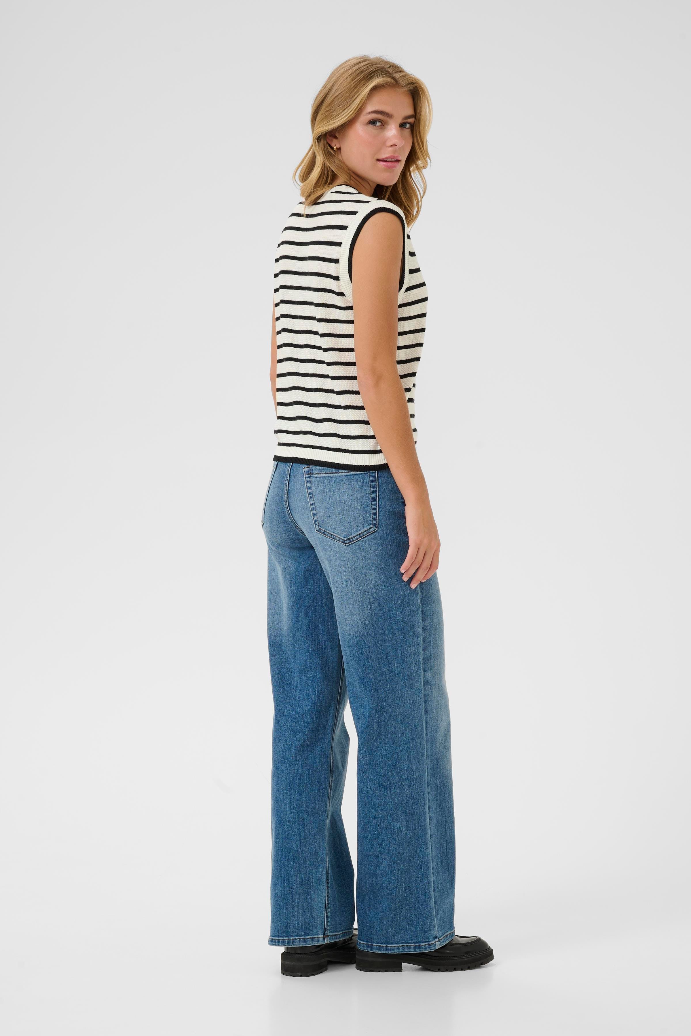 KAamalia Pullover LOOKBOOK BACK 10510219-107774