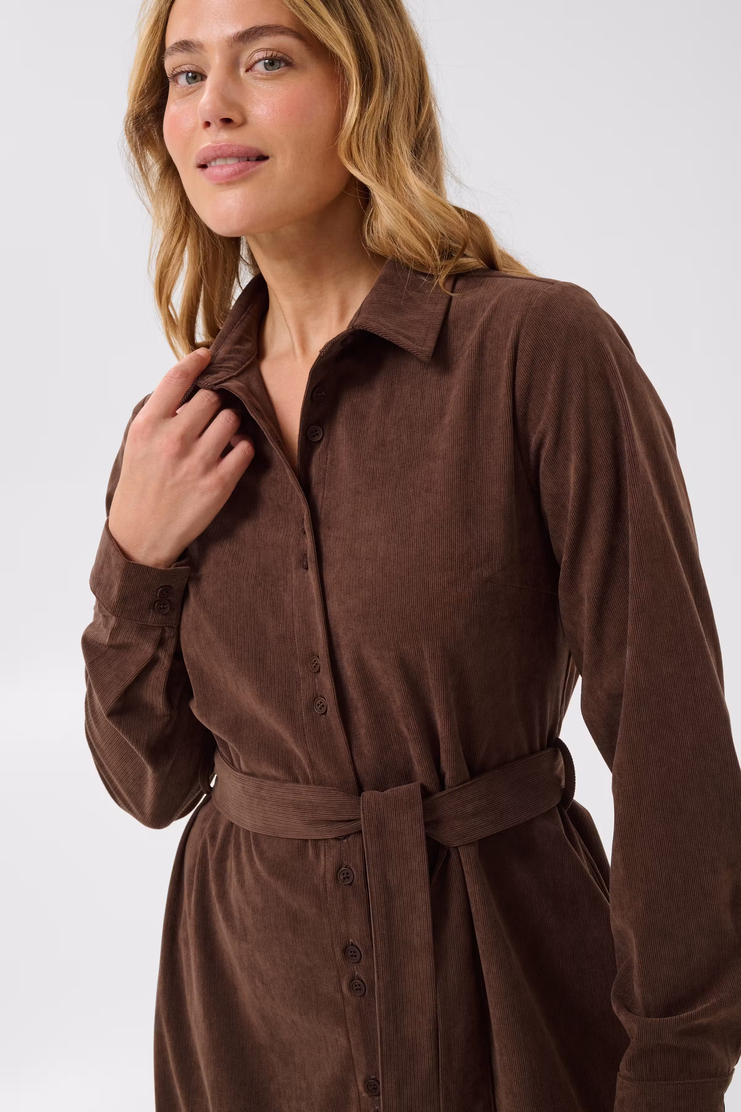 KAsvaja Kordfløyelskjole LOOKBOOK DETAIL 10513097-1000724