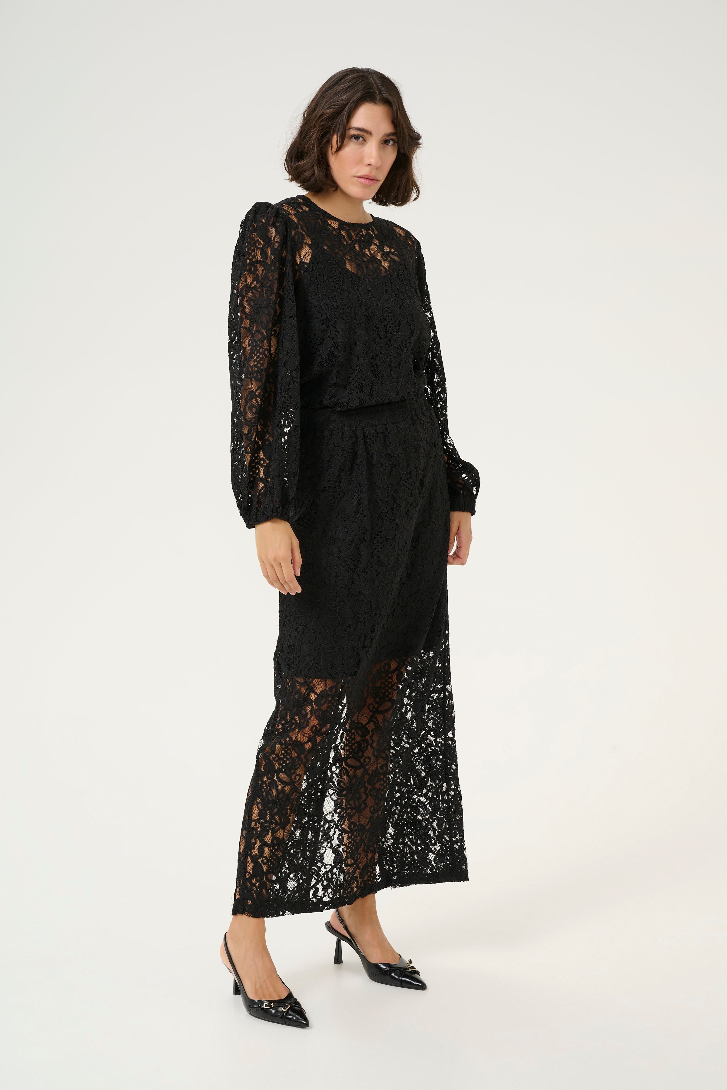 KAlanice Spitzenrock LOOKBOOK FRONT 10552372-100121