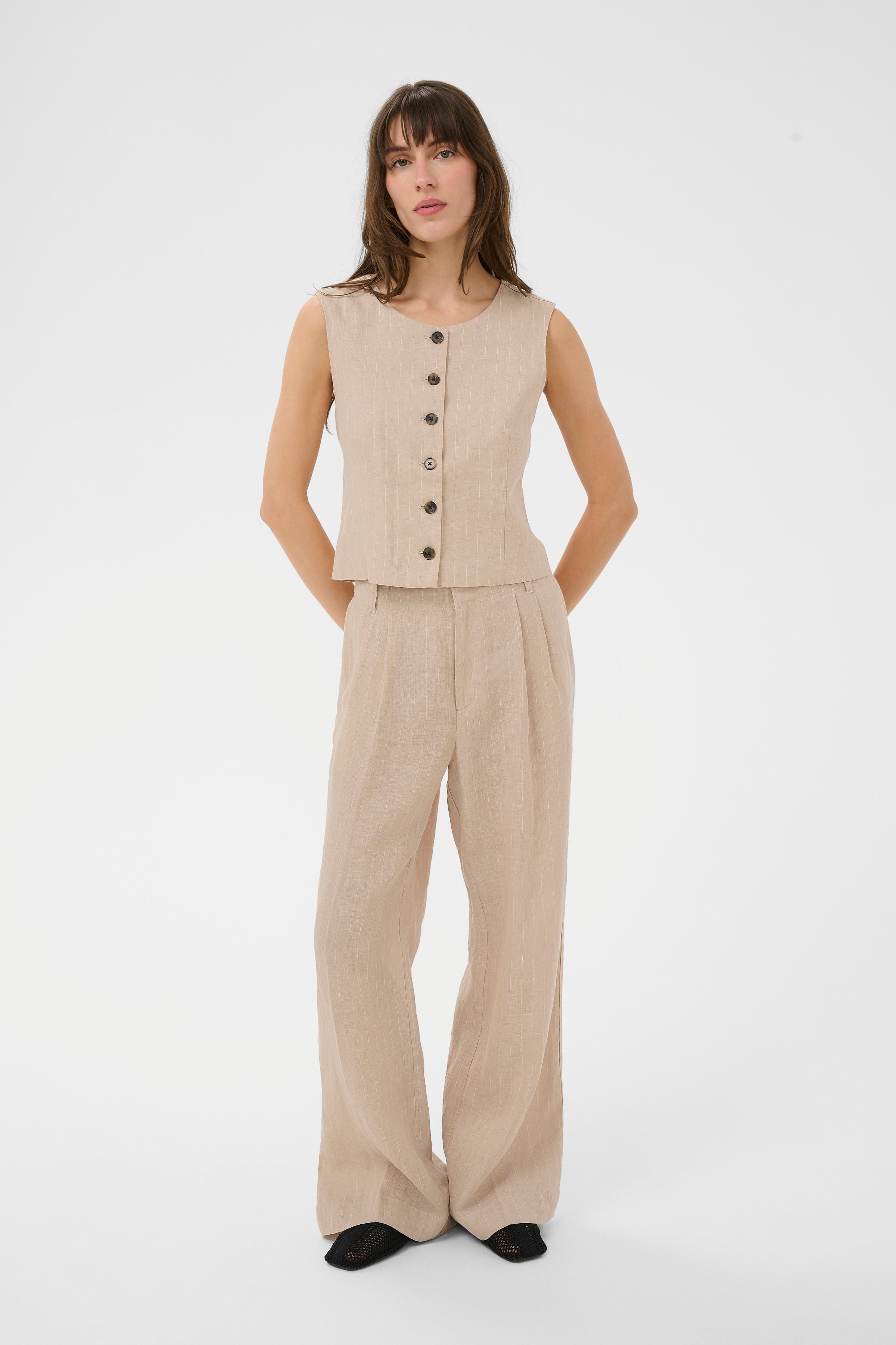 AzaniaPW Waistcoat LOOKBOOK FRONT 30310487-304798