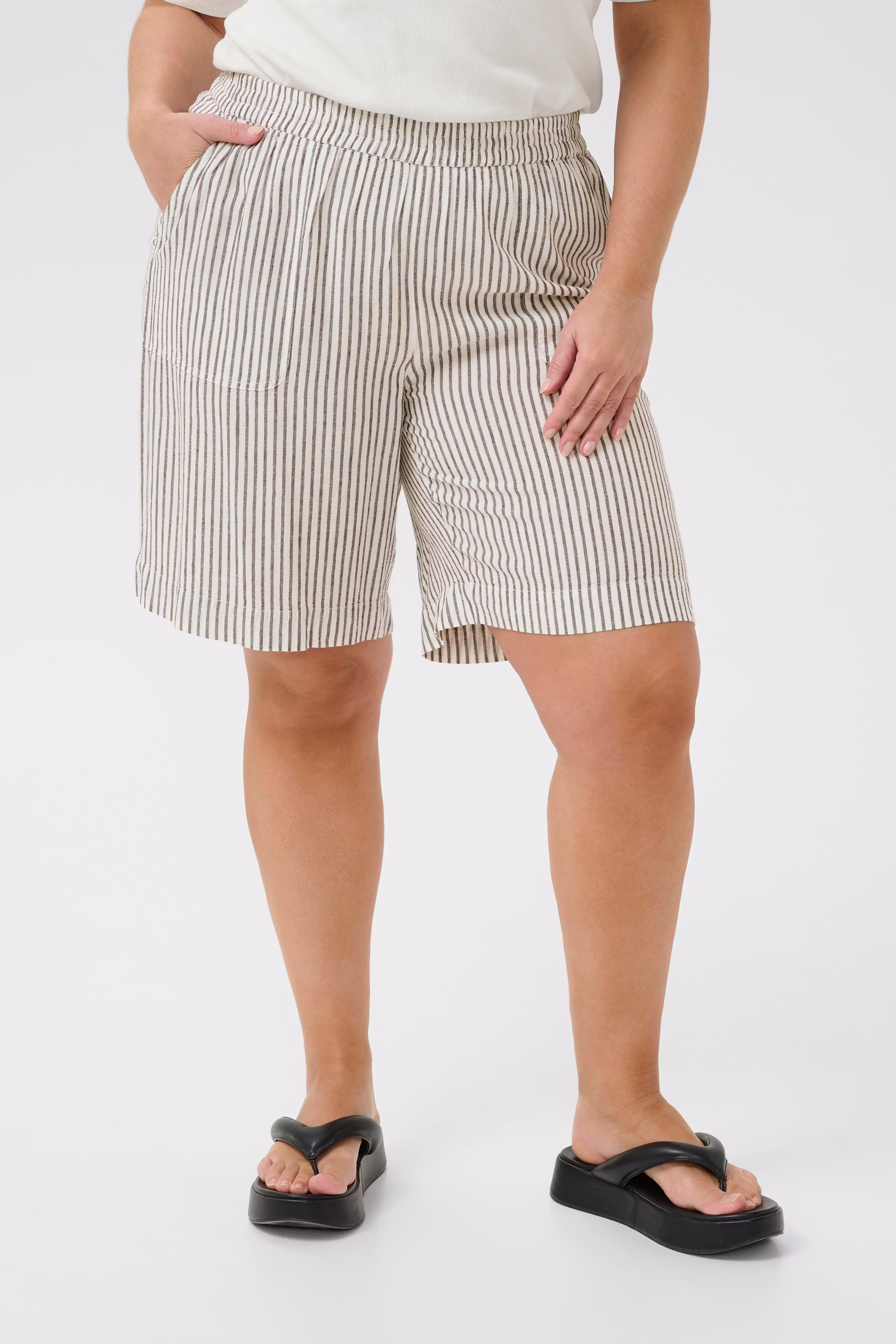 KCmille Linen Shorts LOOKBOOK FRONT 10583099-107749