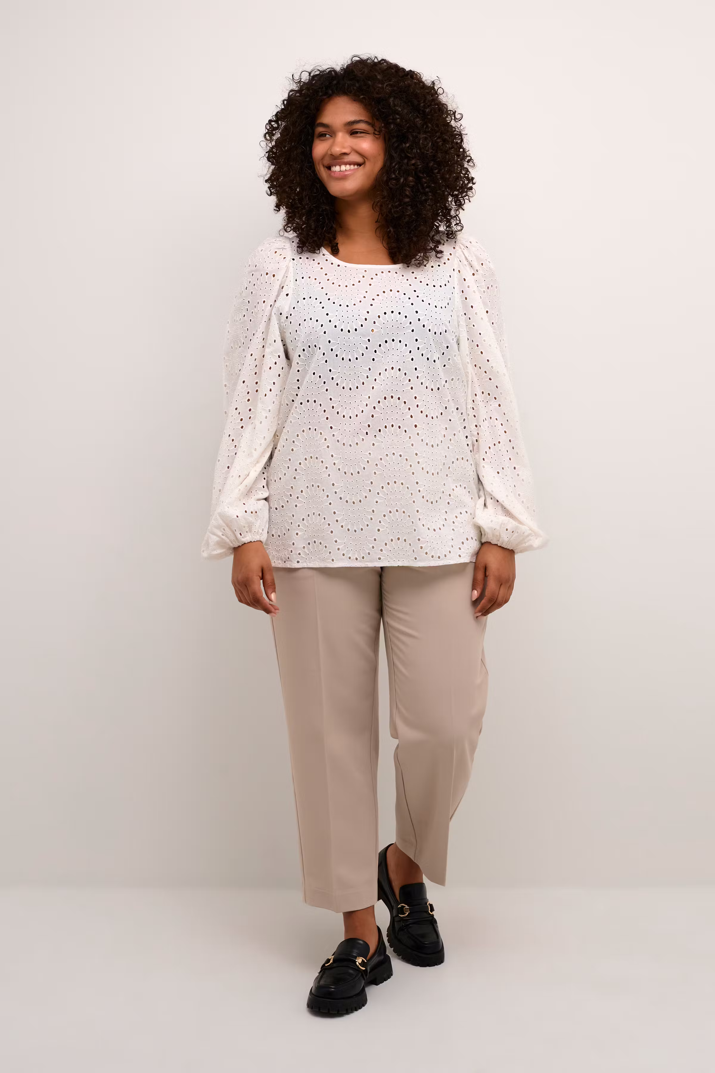 KCcrista Blouse LOOKBOOK FRONT 10582010-110602