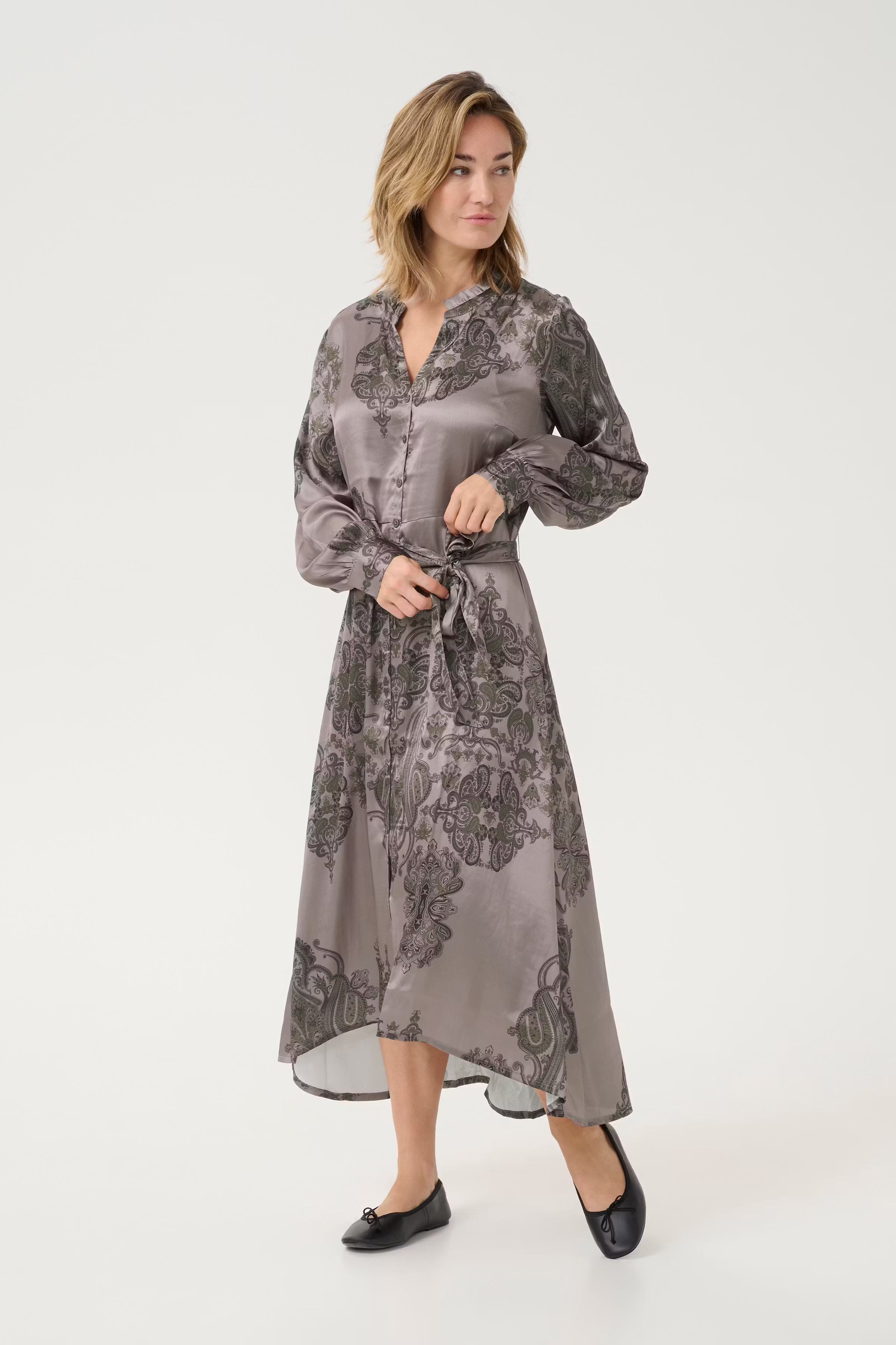 BPester Kleid LOOKBOOK FRONT 10590789-106924B