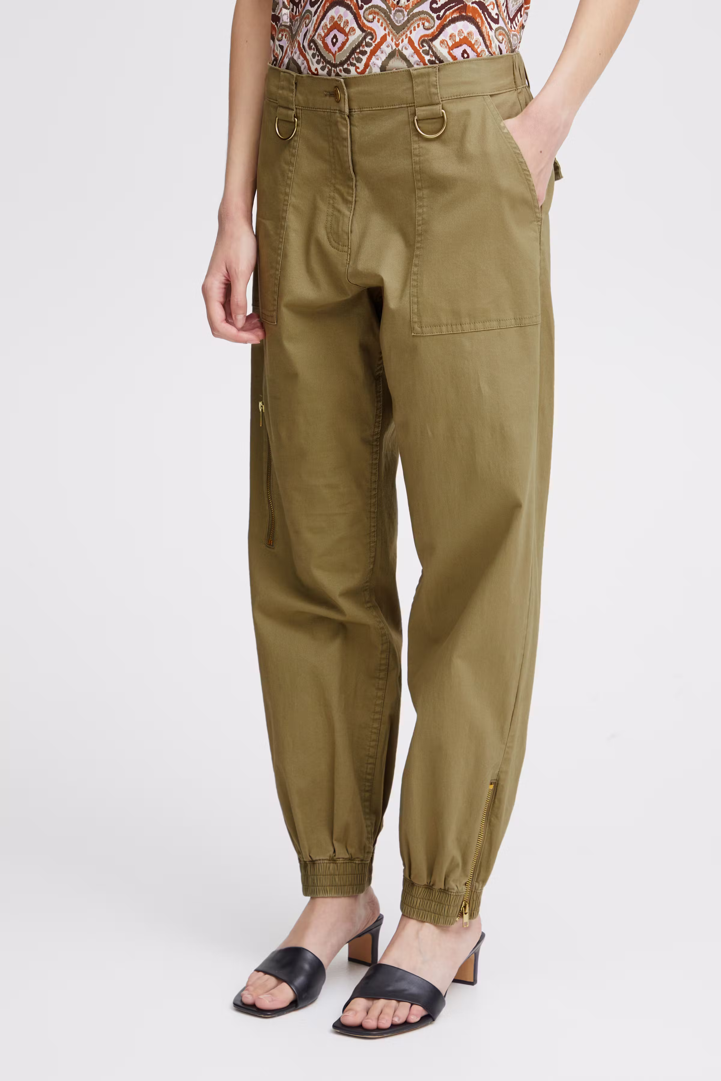 BYDALONE Hose LOOKBOOK FRONT 20814721-170620