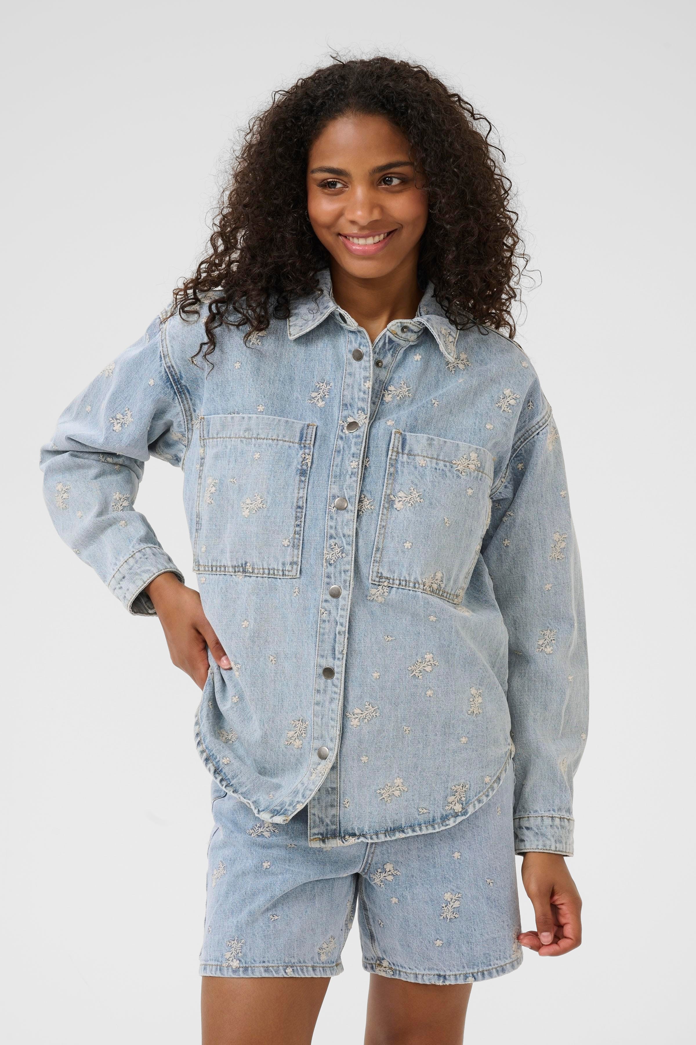 KAbabeth Denim Jacket LOOKBOOK FRONT 10507500-107606