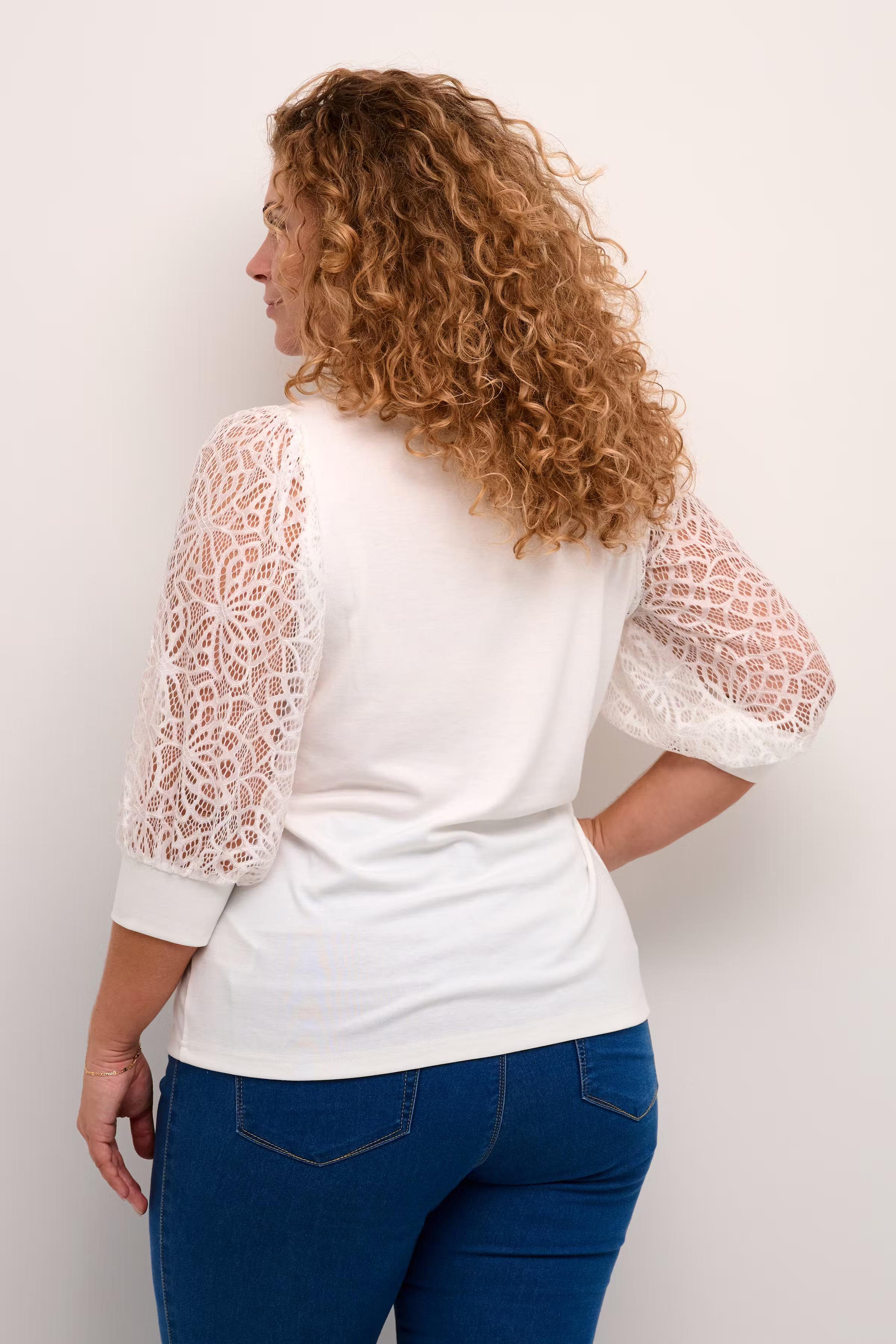 KCbella T-Shirt LOOKBOOK BACK 10581899-110602