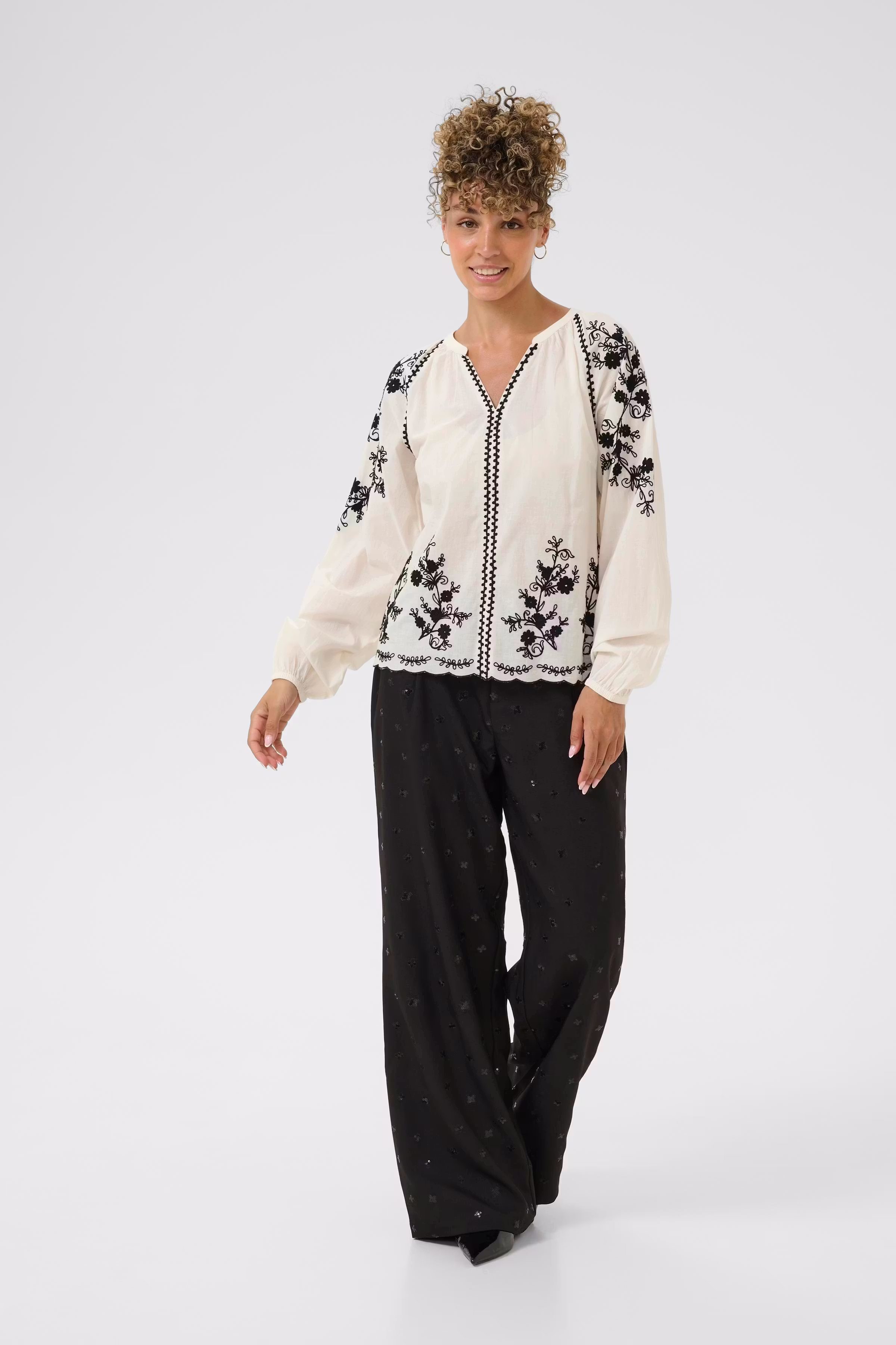 CRSarah Blouse LOOKBOOK FRONT 10614414-110701