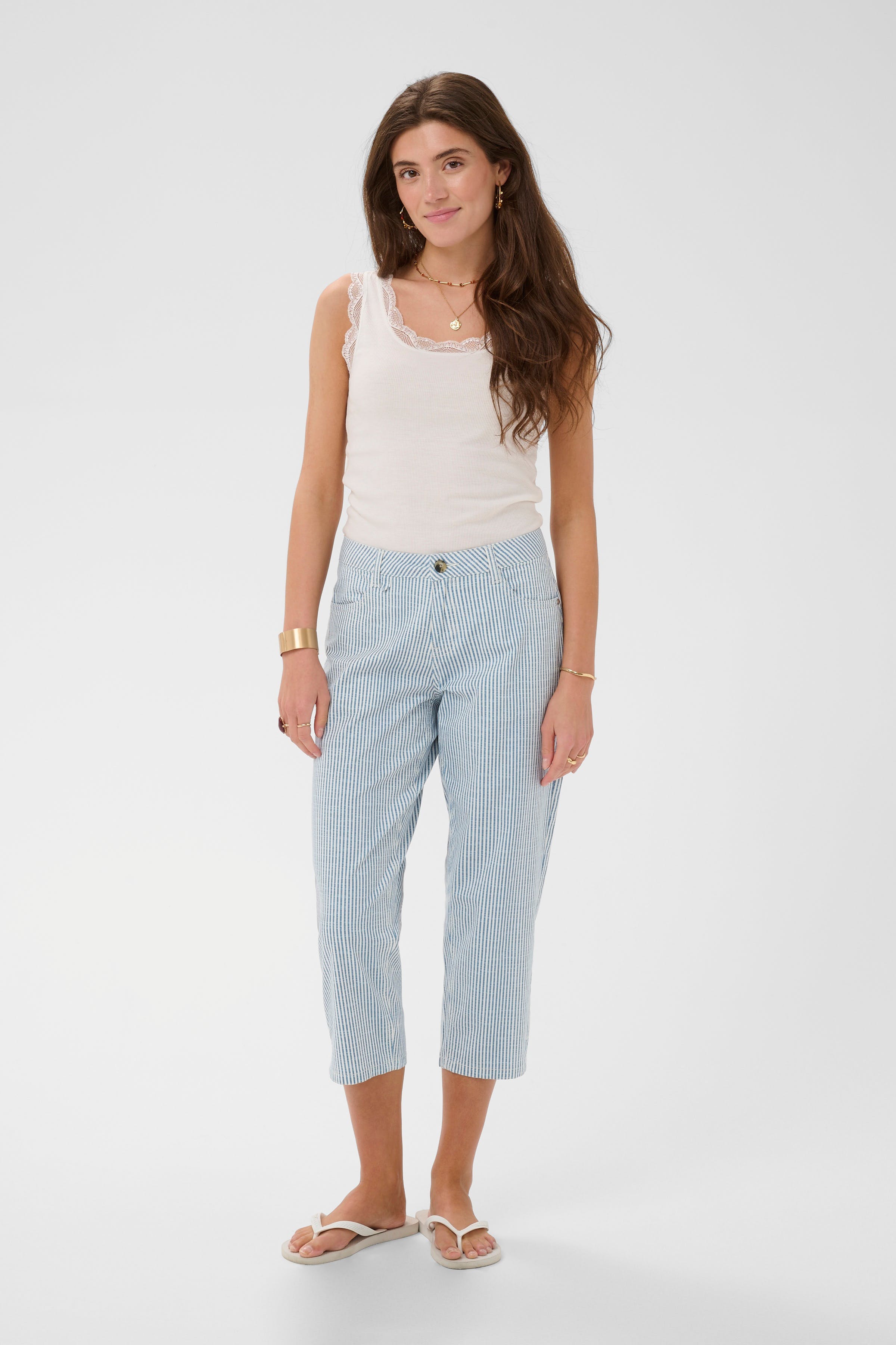 CRBerta Capri pants LOOKBOOK FRONT 10614875-108999