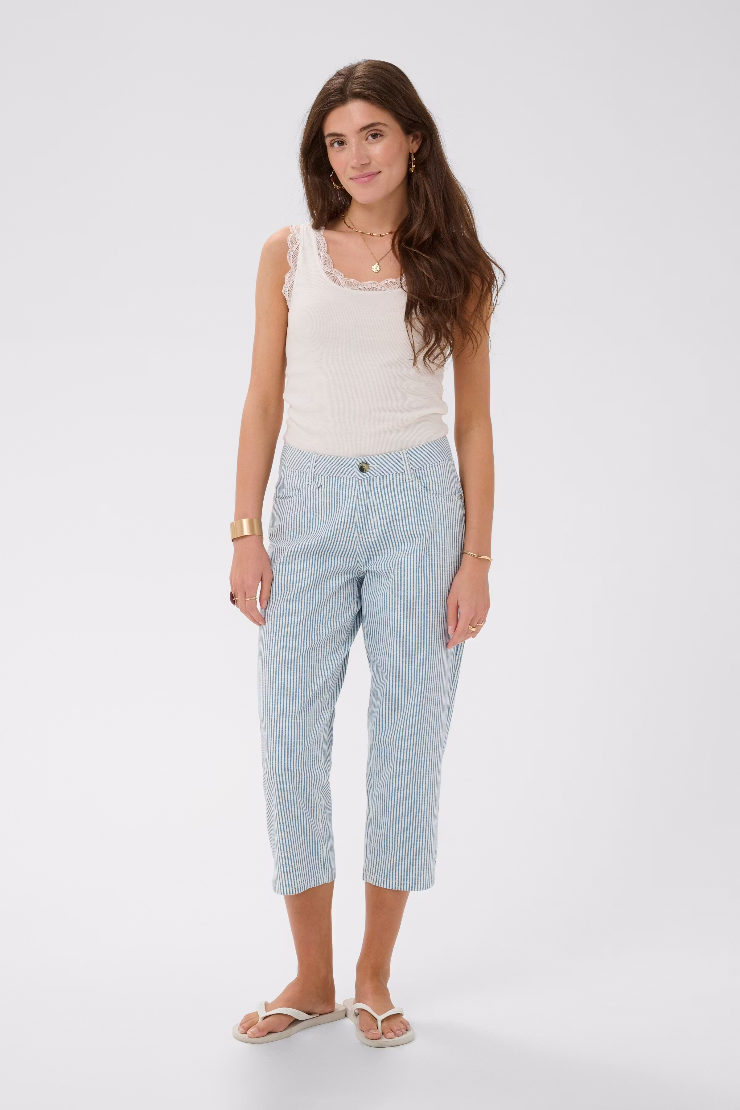 CRBerta Shorts LOOKBOOK FRONT 10614875-108999