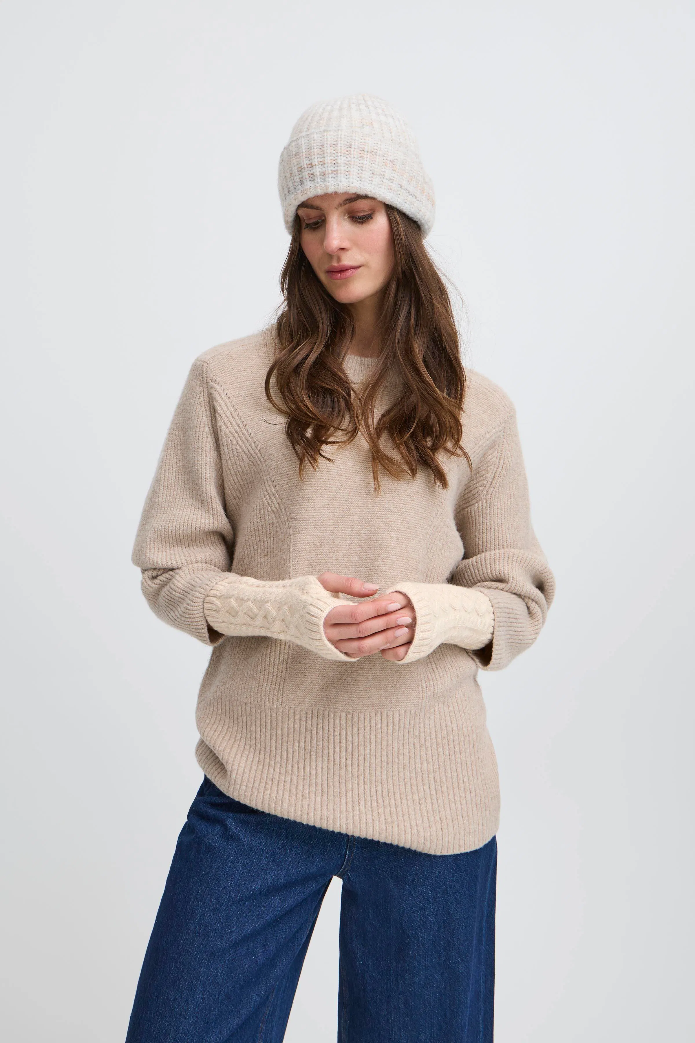 IALUCY Hansker LOOKBOOK FRONT 20124380-1304011
