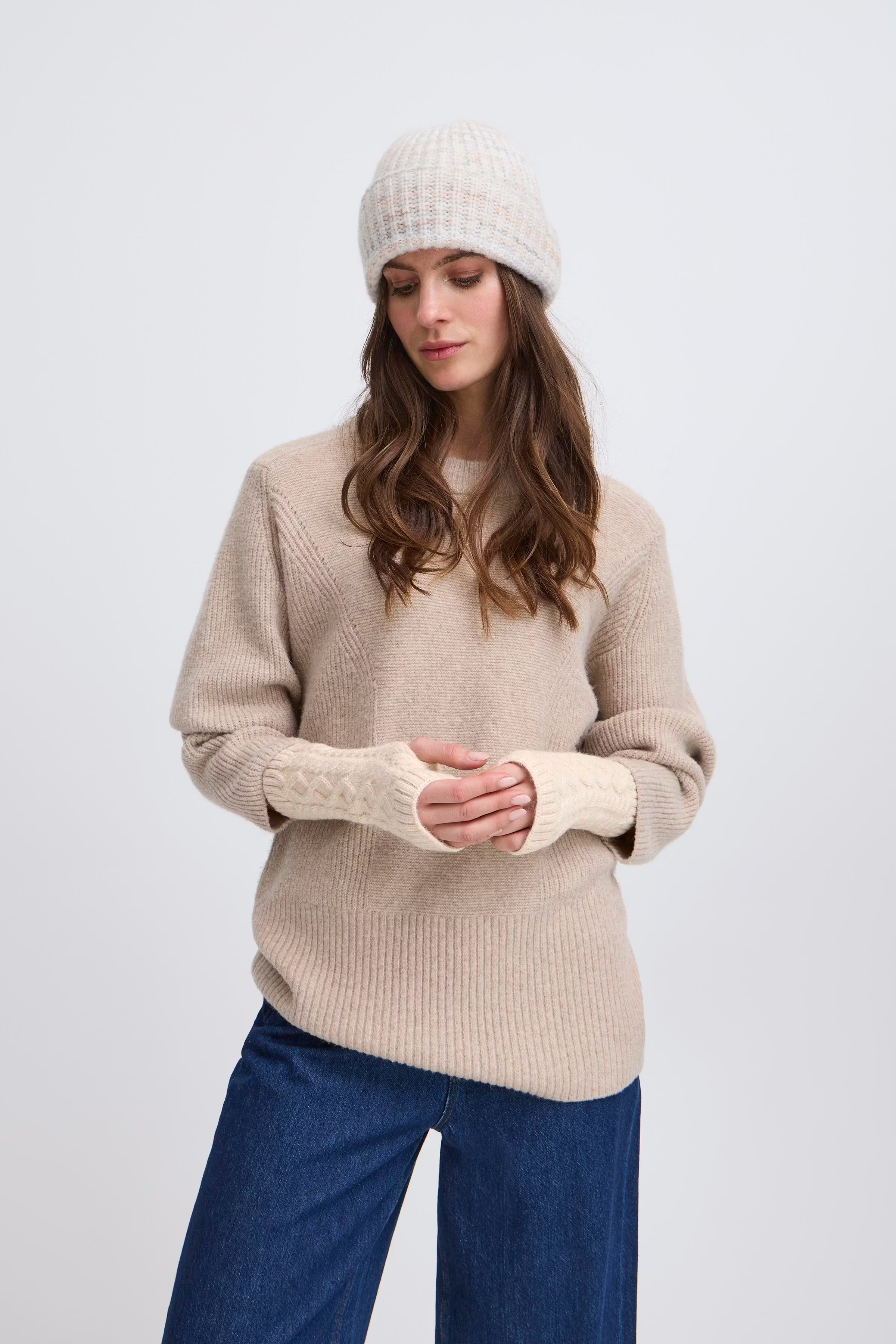 IALUCY Hansker LOOKBOOK FRONT 20124380-1304011