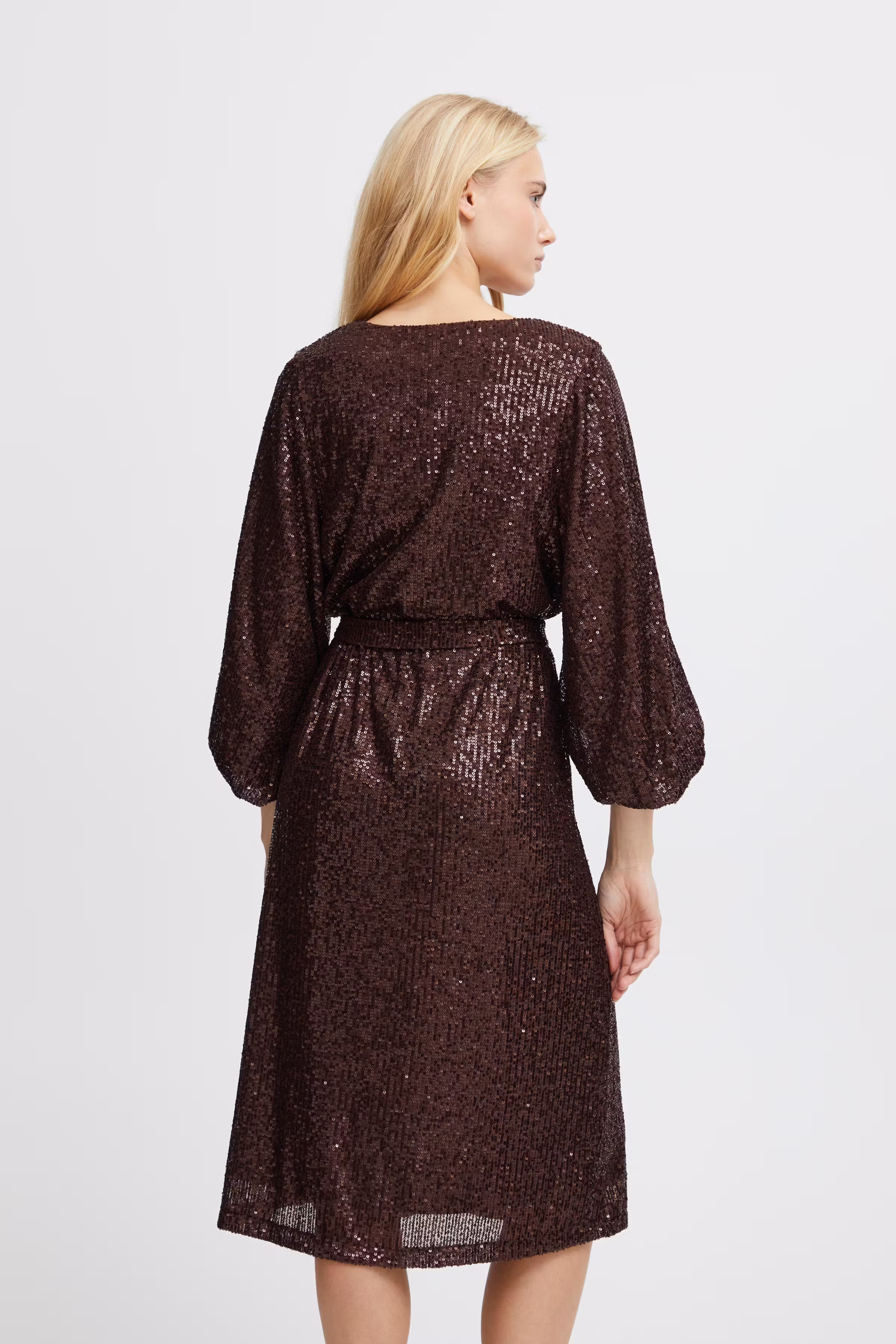 IHFAUCI Kjole LOOKBOOK BACK 20115434-190915