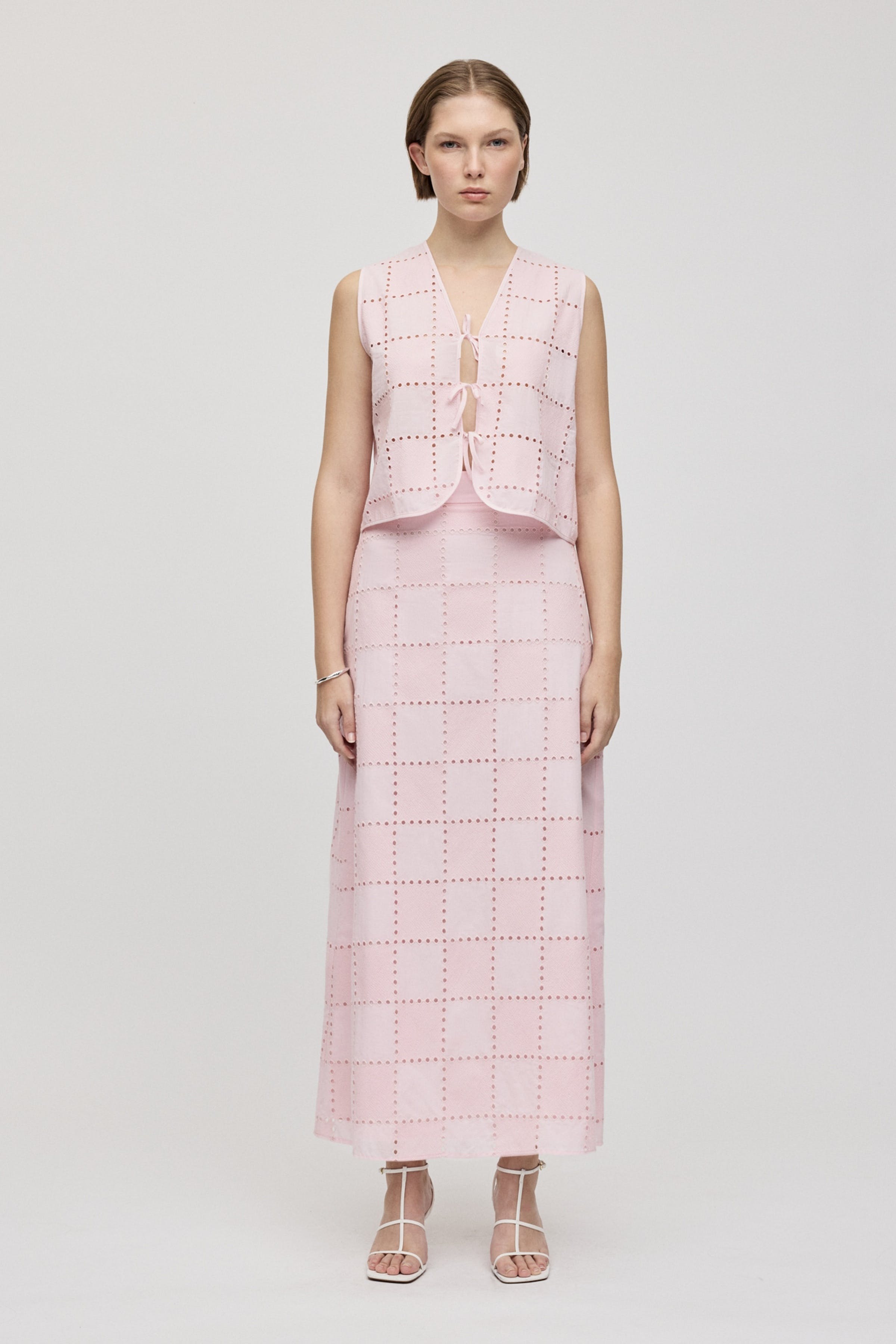 TALA Weste LOOKBOOK FRONT 30600484-PI636