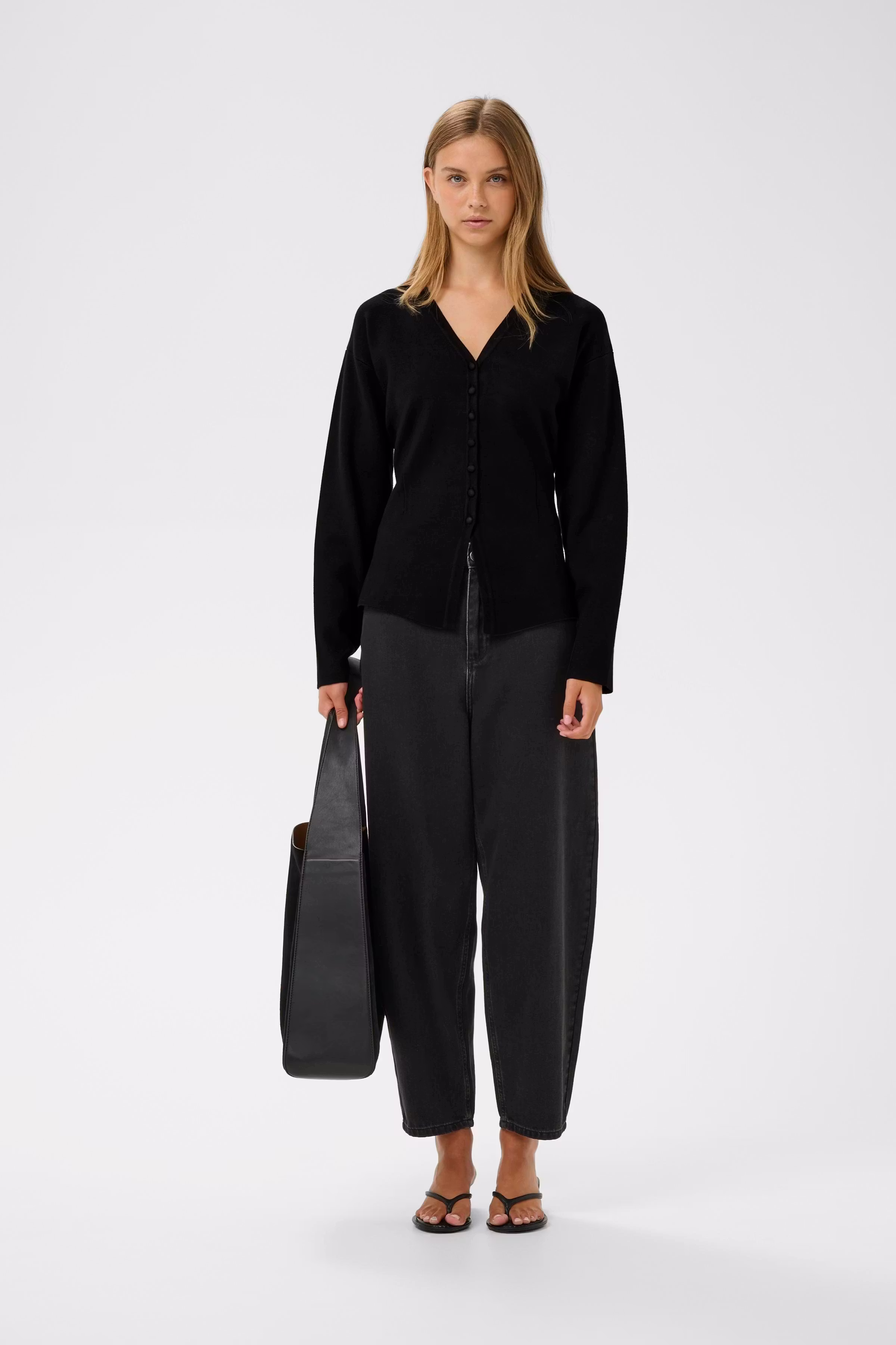 YenahIW Fitted Cardigan LOOKBOOK FRONT 30111125-194008