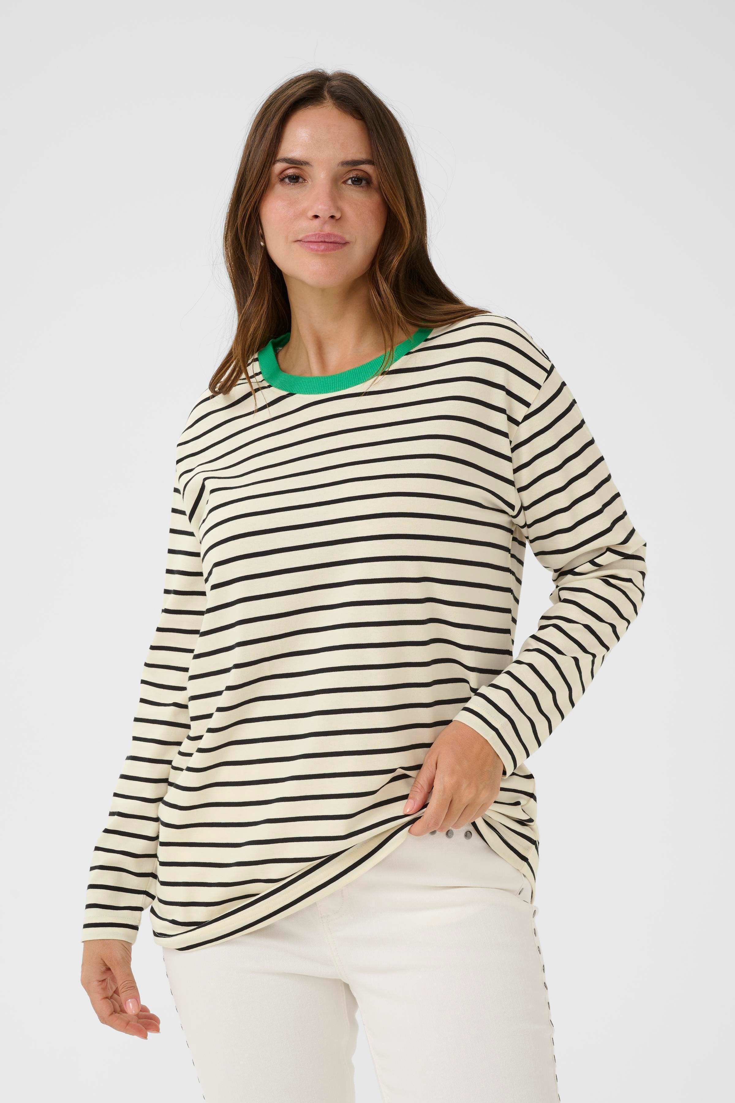 KCwinni T-shirt LOOKBOOK FRONT 10581775-109234