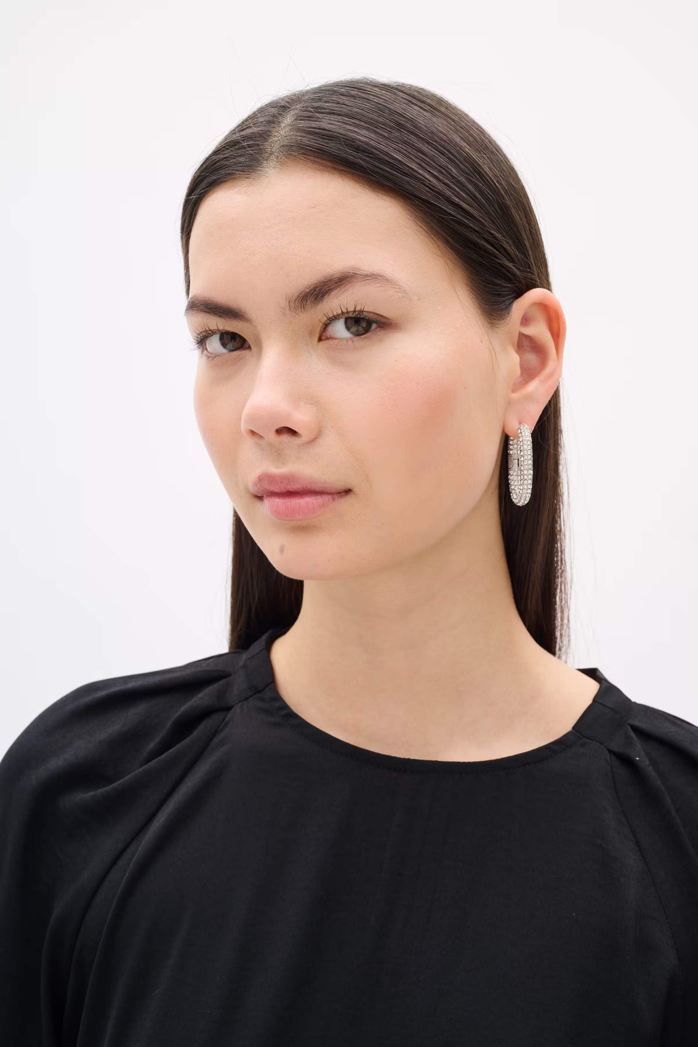 AGNESIW Sequin Medium Ørering LOOKBOOK FRONT 30112139-145002