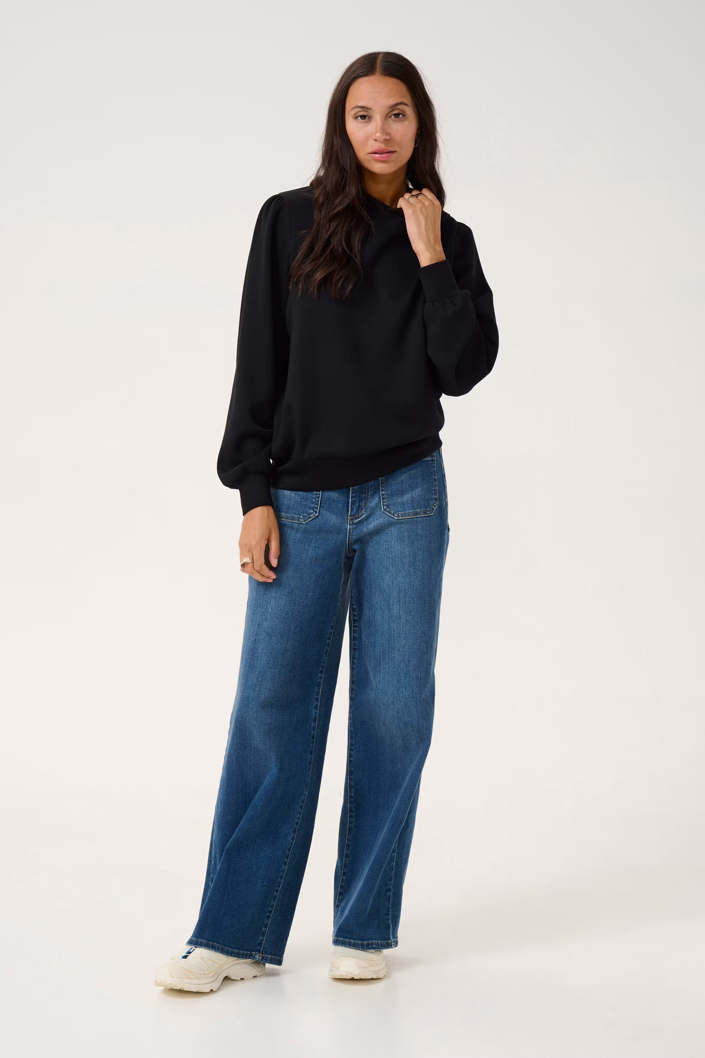 KAapril Sweatshirt LOOKBOOK FRONT 10510012-100121