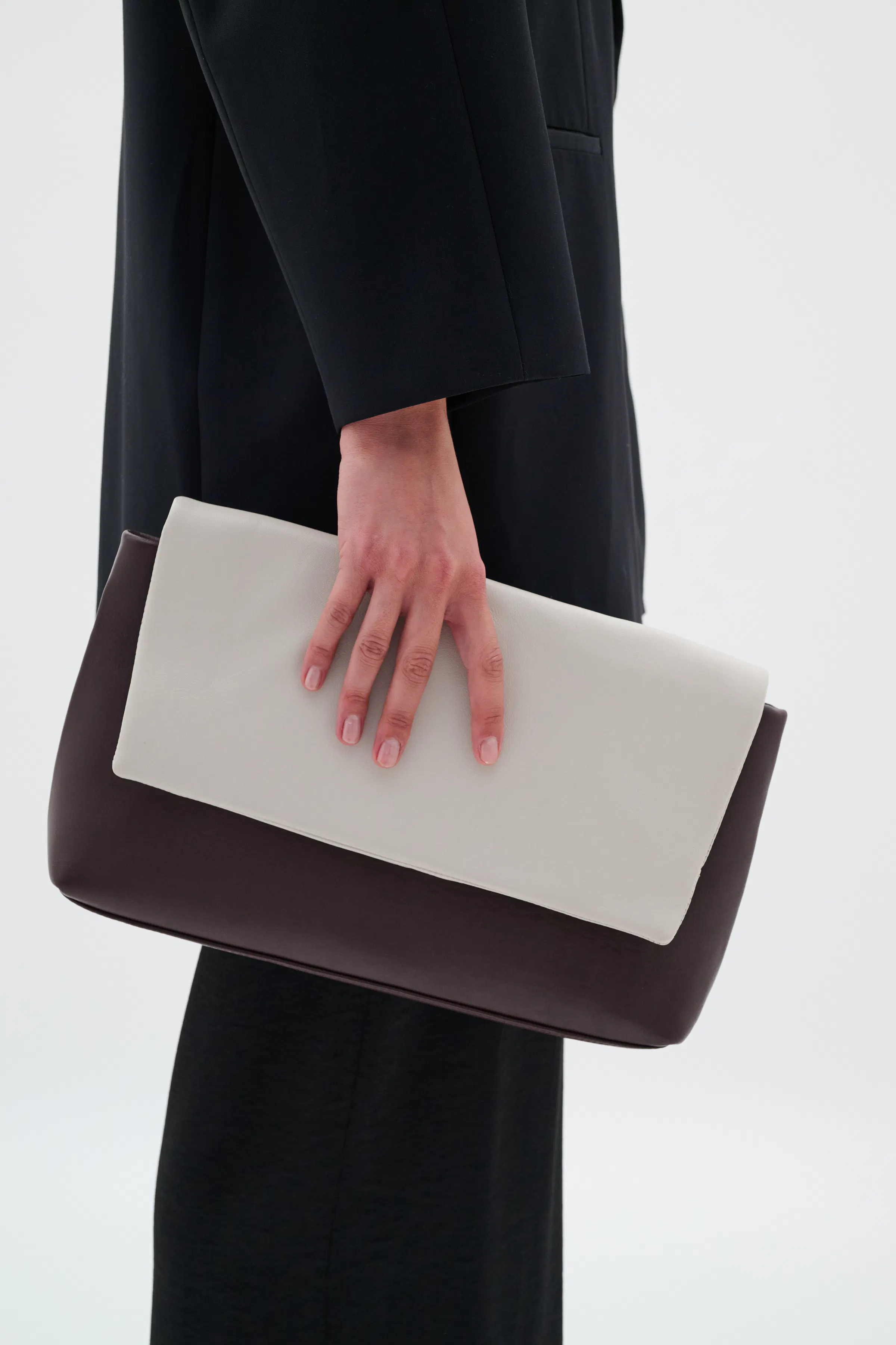 RadaIW Clutch Pose LOOKBOOK DETAIL 30109559-191518