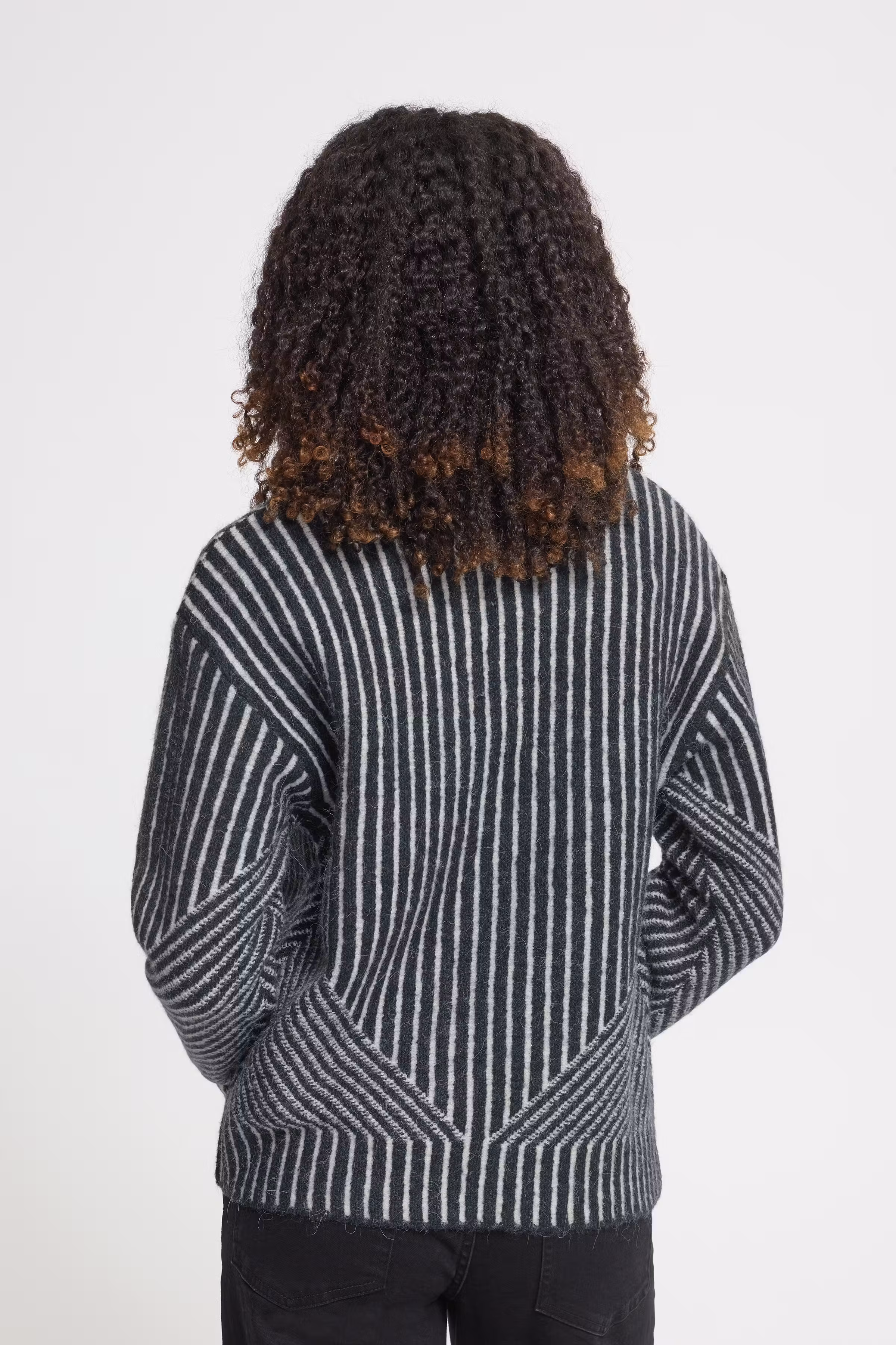 IHKAMARA Pullover LOOKBOOK BACK 20126241-900008942