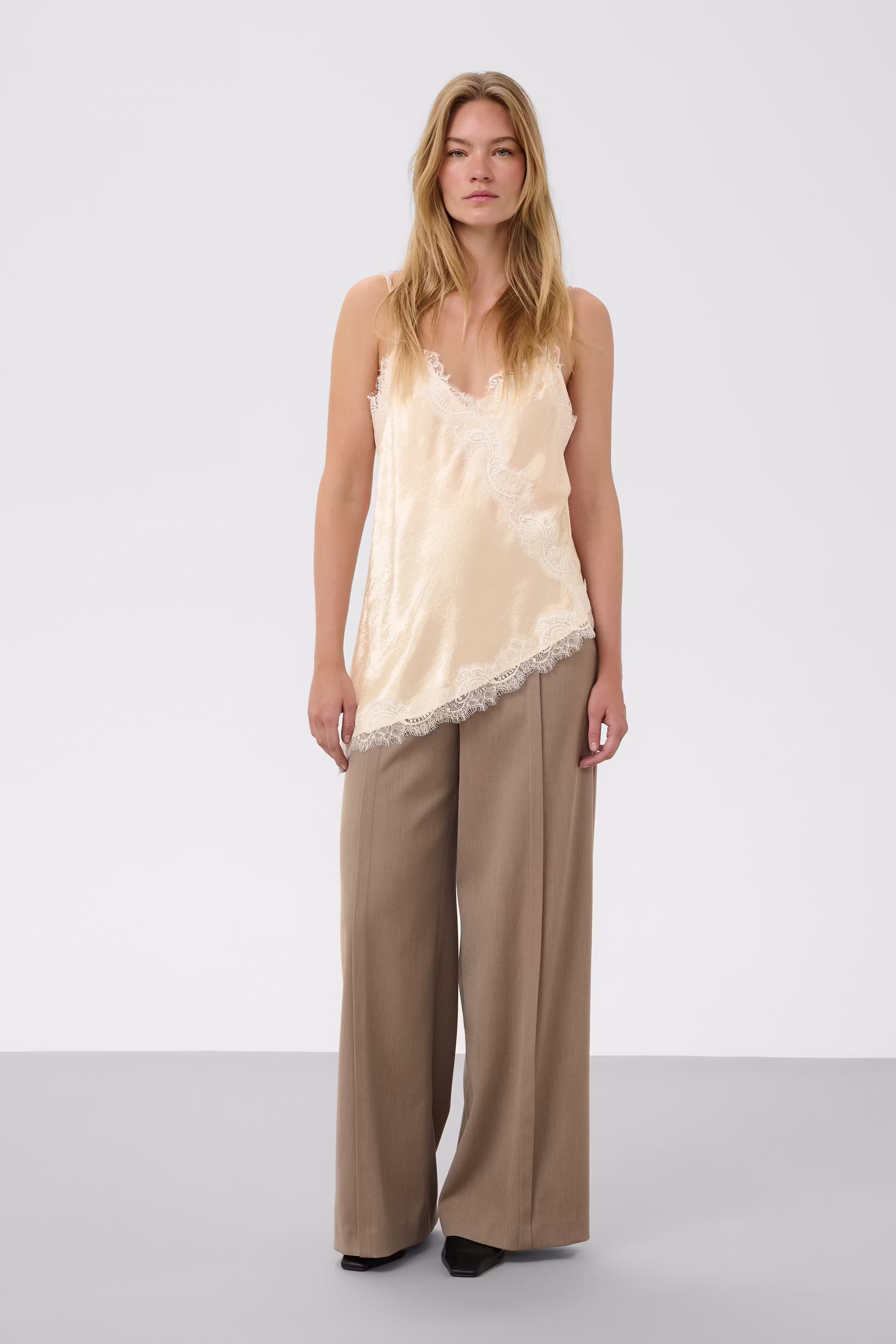 SLIrianne Top LOOKBOOK FRONT 30409418-131006