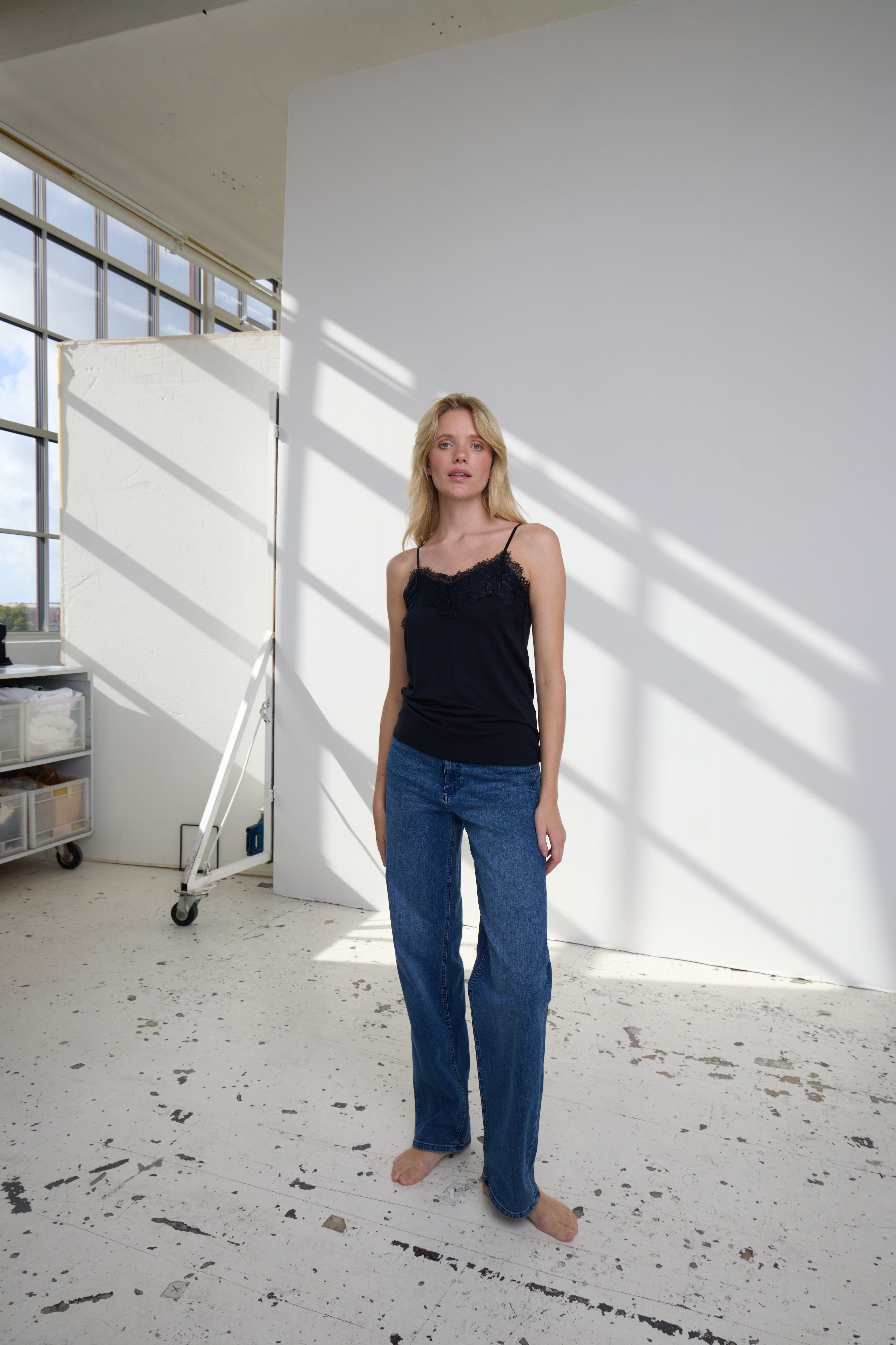 IHTWIGGY STRAIGHT Jeans LOCATION NONE 20119128-200340