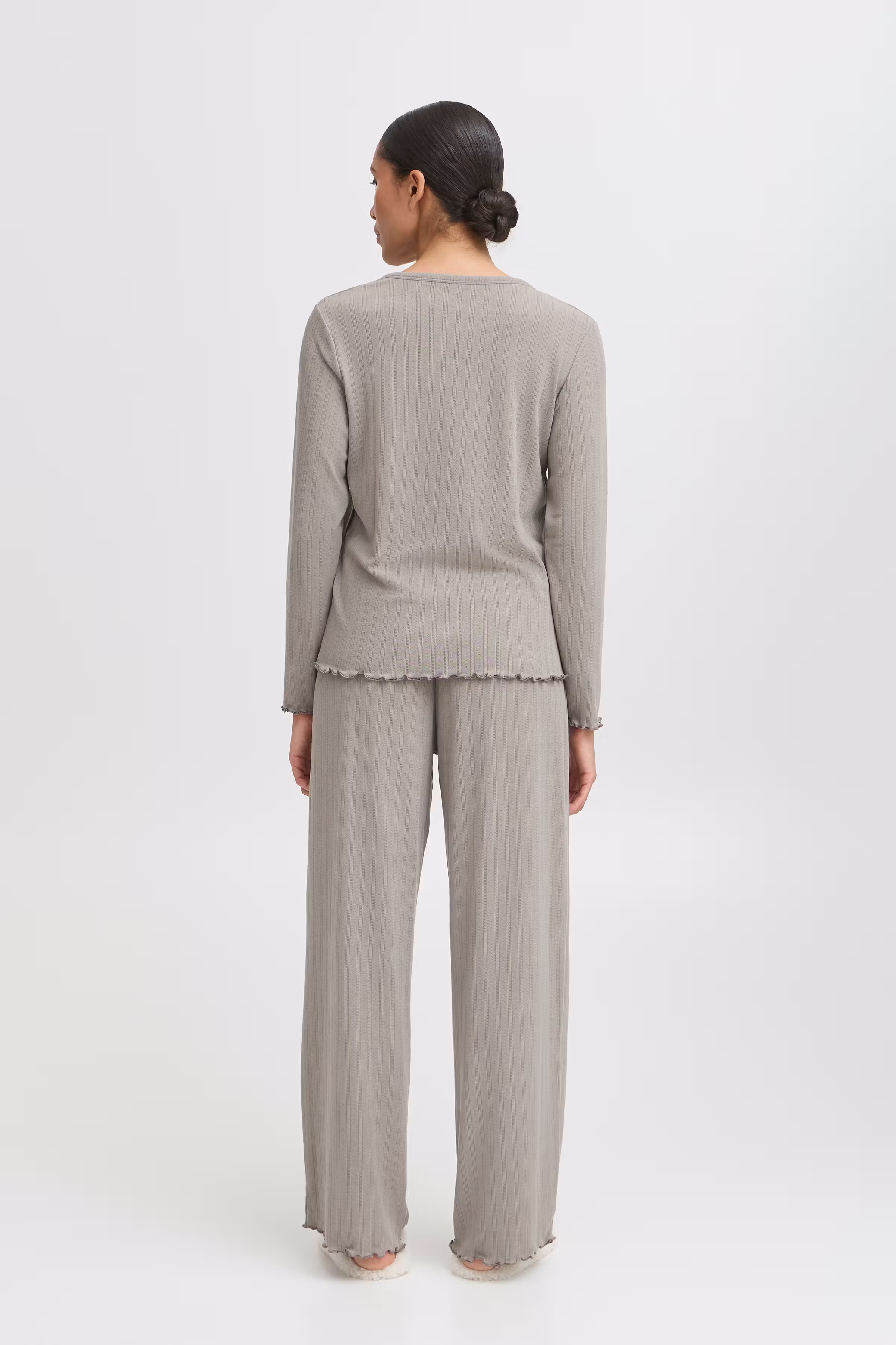 BYPJ LOOKBOOK BACK 20818609-161305