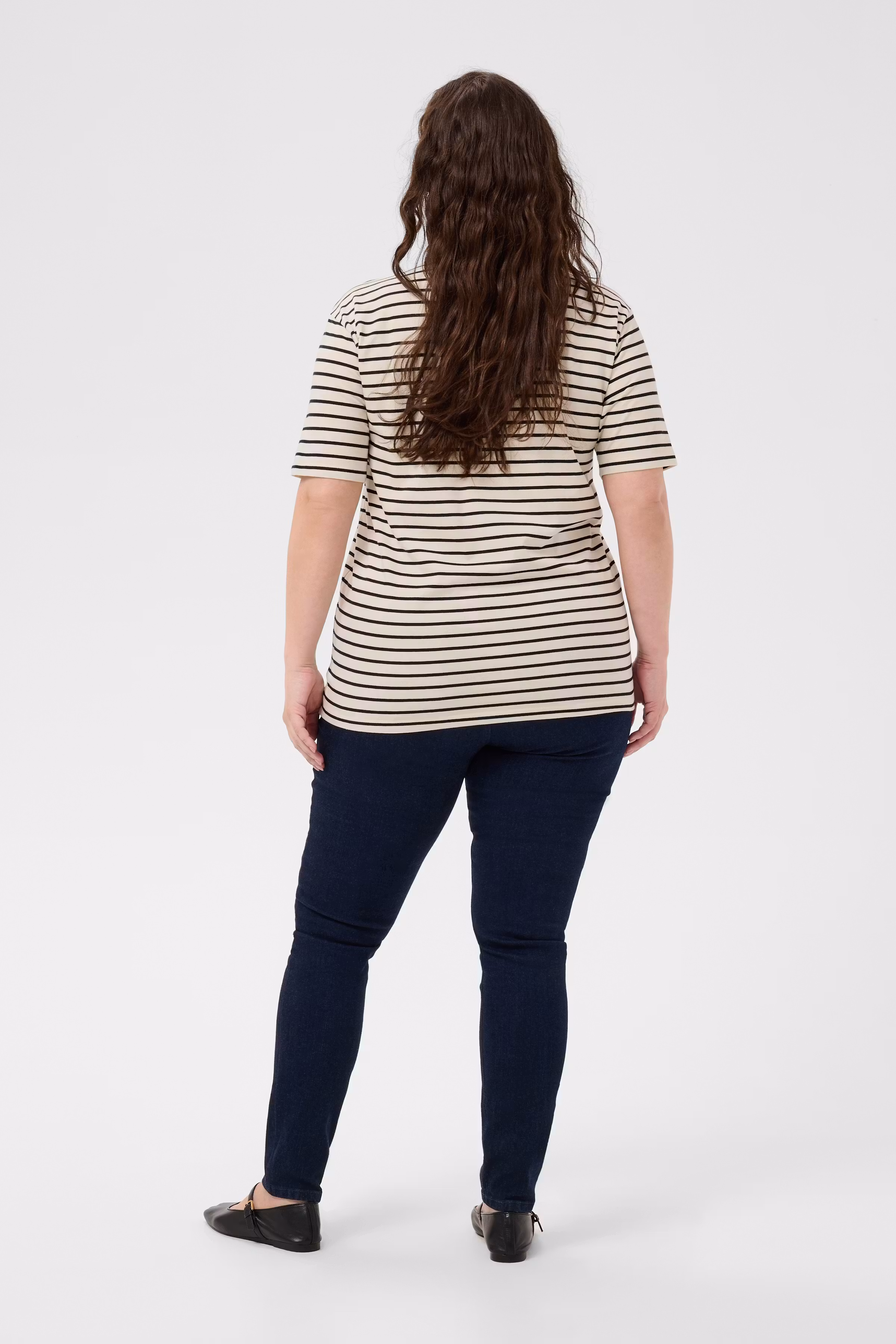 KCWinni T-shirt LOOKBOOK BACK 10582376-104655