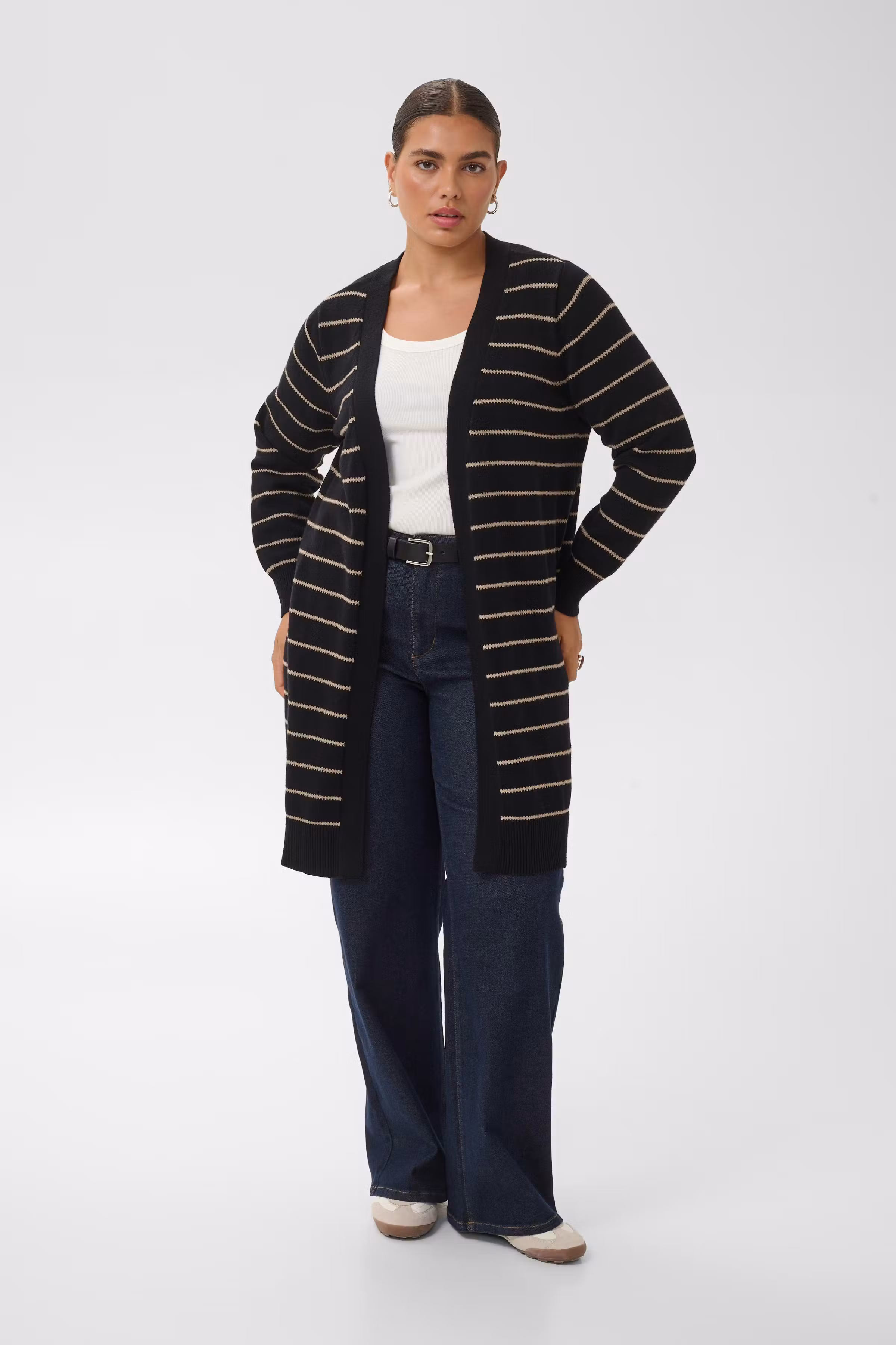 KCariella Cardigan LOOKBOOK FRONT 10584597-1000113