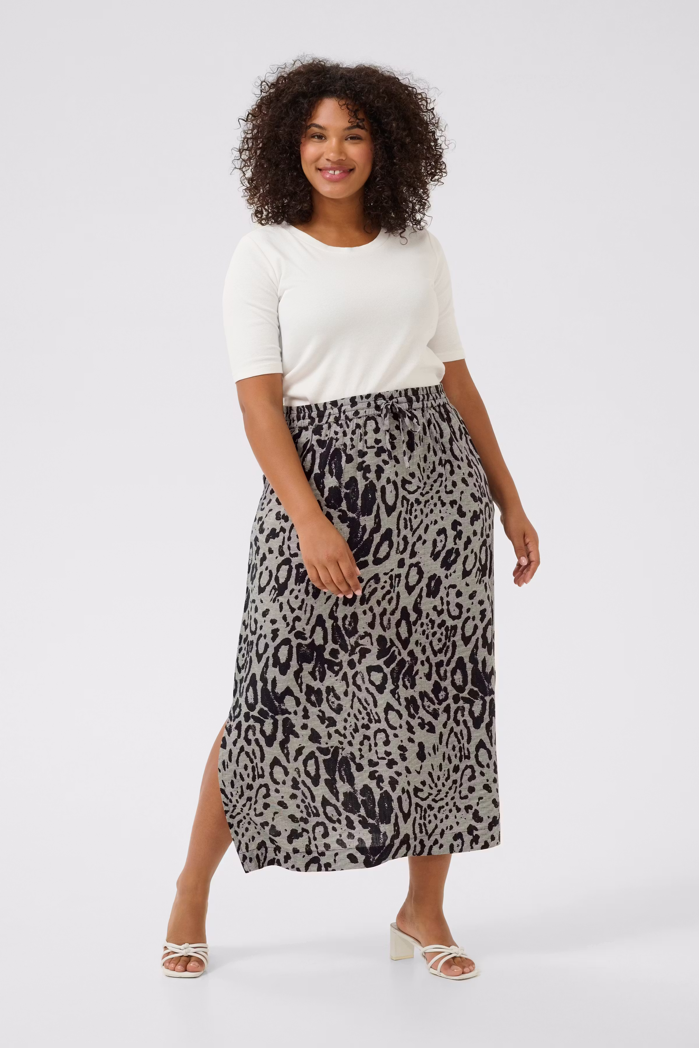 KCmille Linen Skirt LOOKBOOK FRONT 10583100-107126