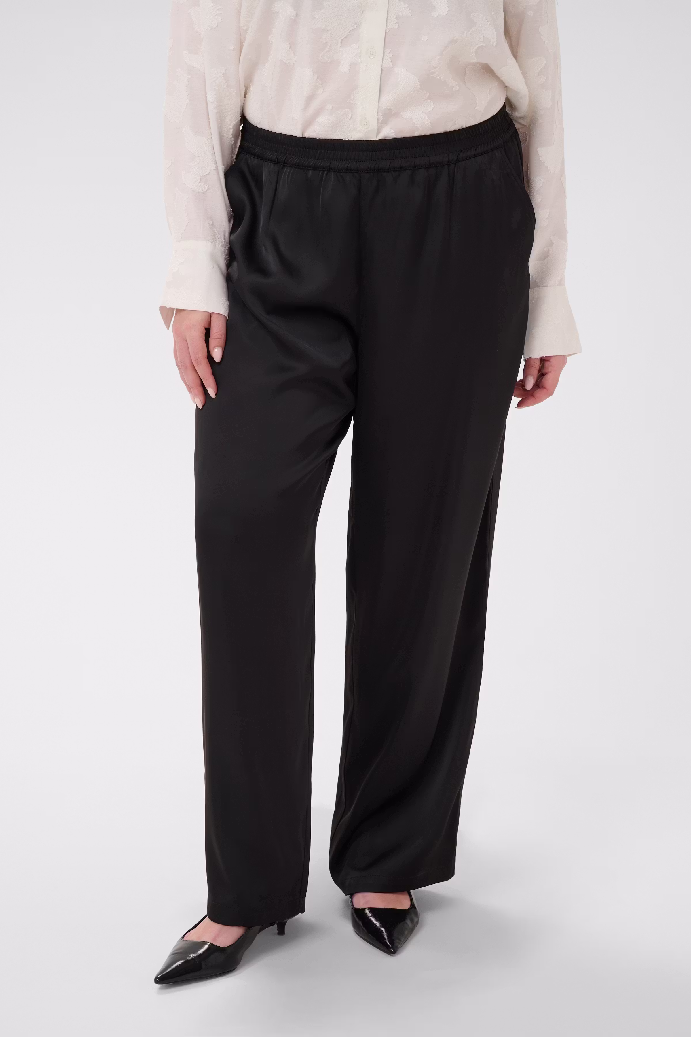 KChilla Hose LOOKBOOK FRONT 10584308-100121