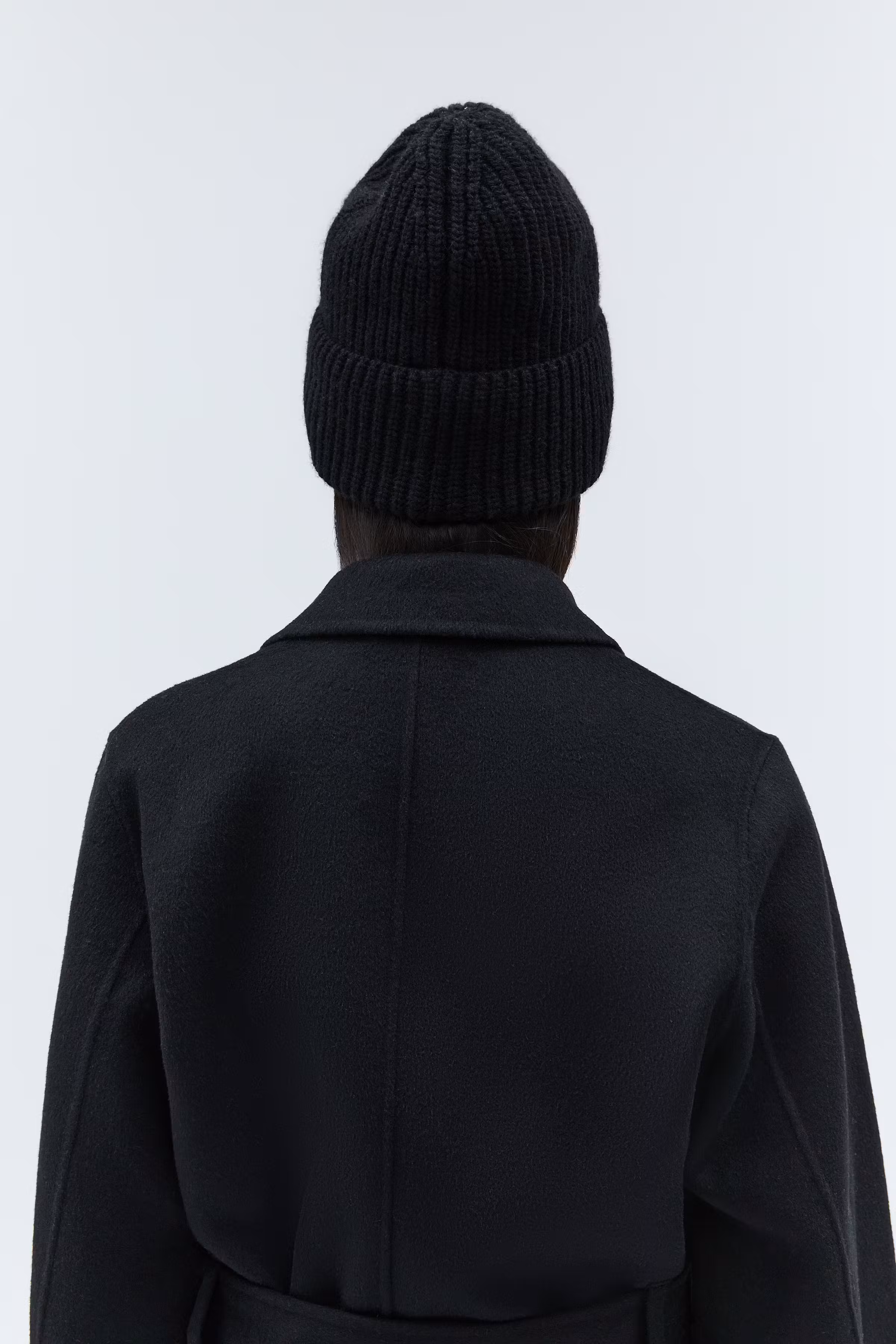 IOAMBER BEANIE LOOKBOOK BACK 30600716-BK999