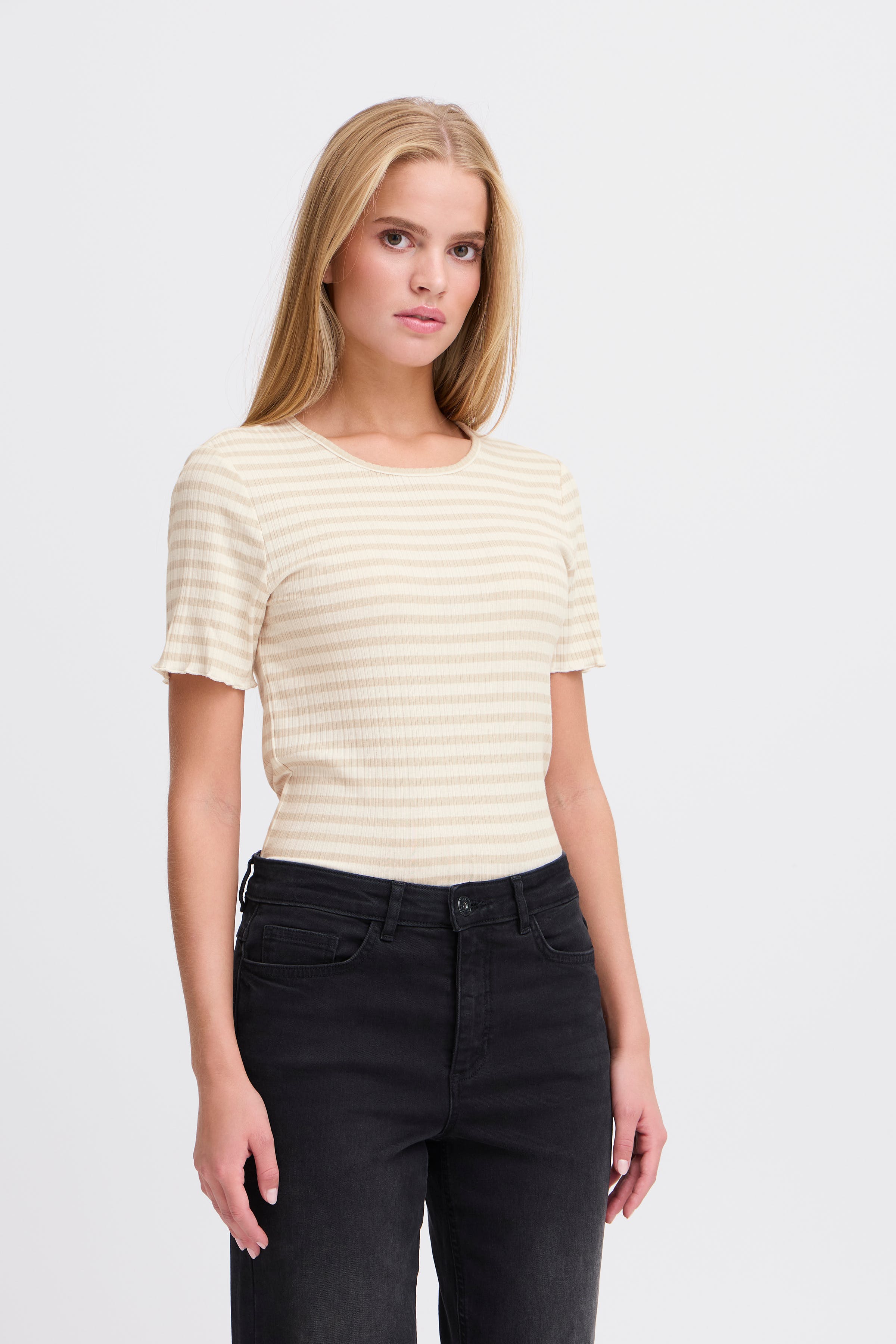 IHCELLA T-shirt LOOKBOOK FRONT 20122818-204496