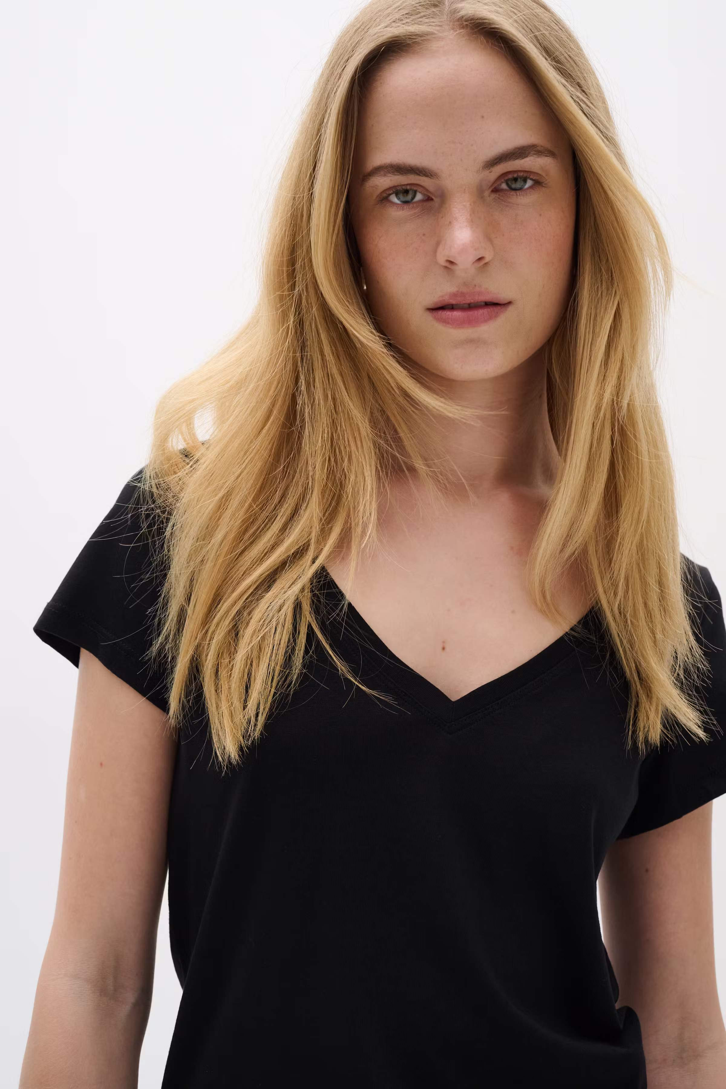 Short sleeved t-shirt LOOKBOOK DETAIL 30100789-10050