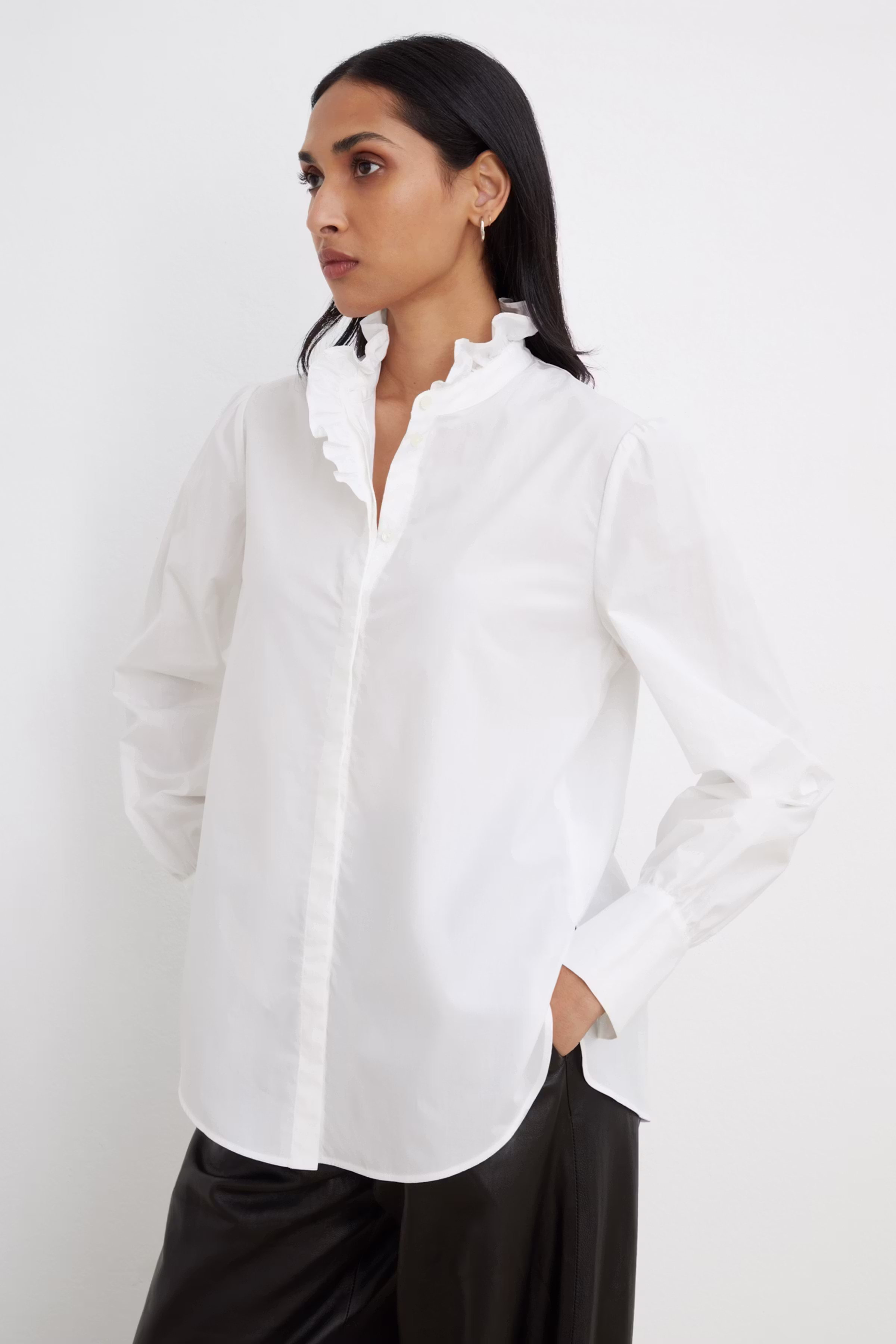 IOESTELLE Bluse LOOKBOOK FRONT 30600269-WH001