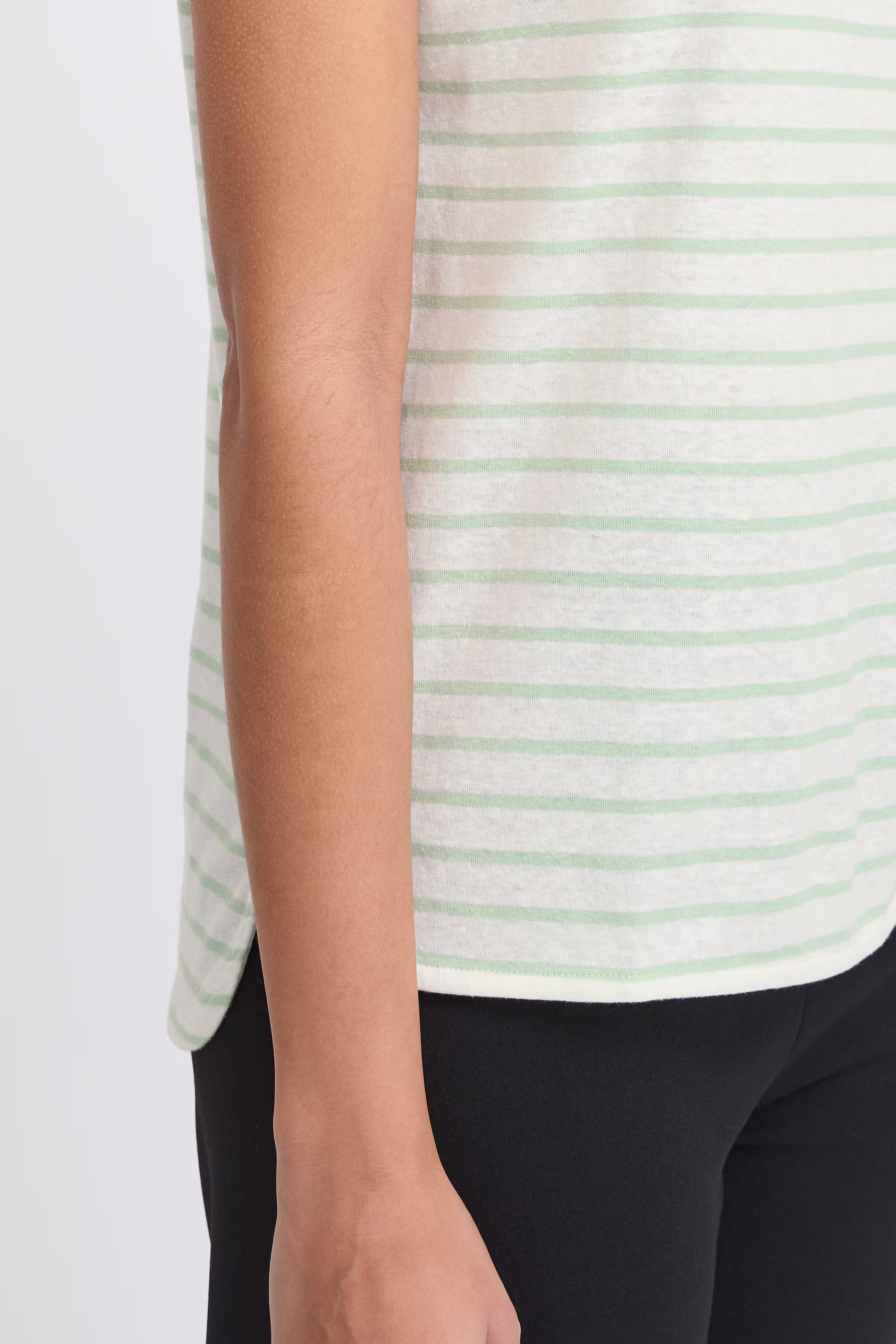 IHYULIETTA T-shirt LOOKBOOK DETAIL 20122855-204409