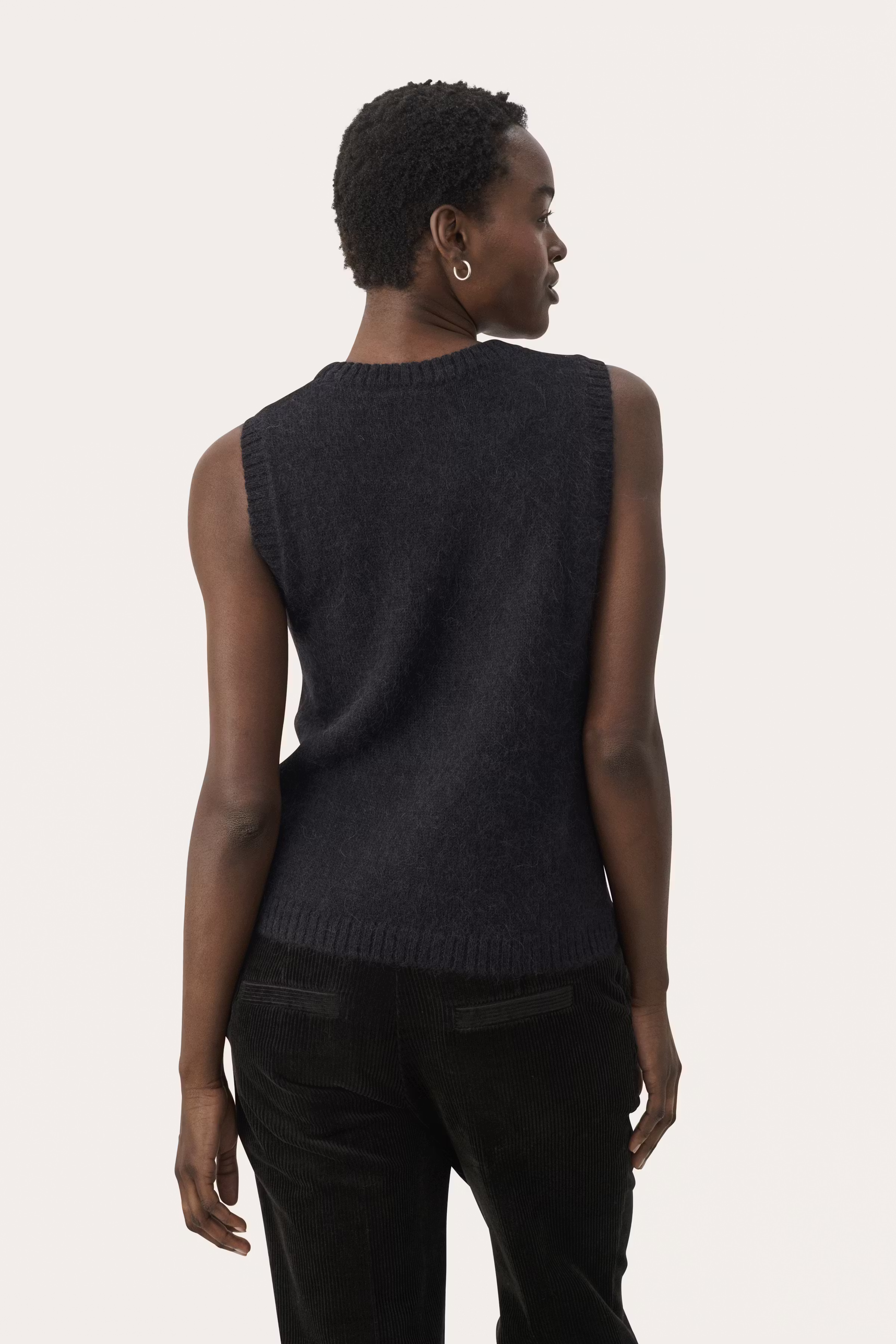 KatalinaPW Knitted waistcoat LOOKBOOK BACK 30306346-194008