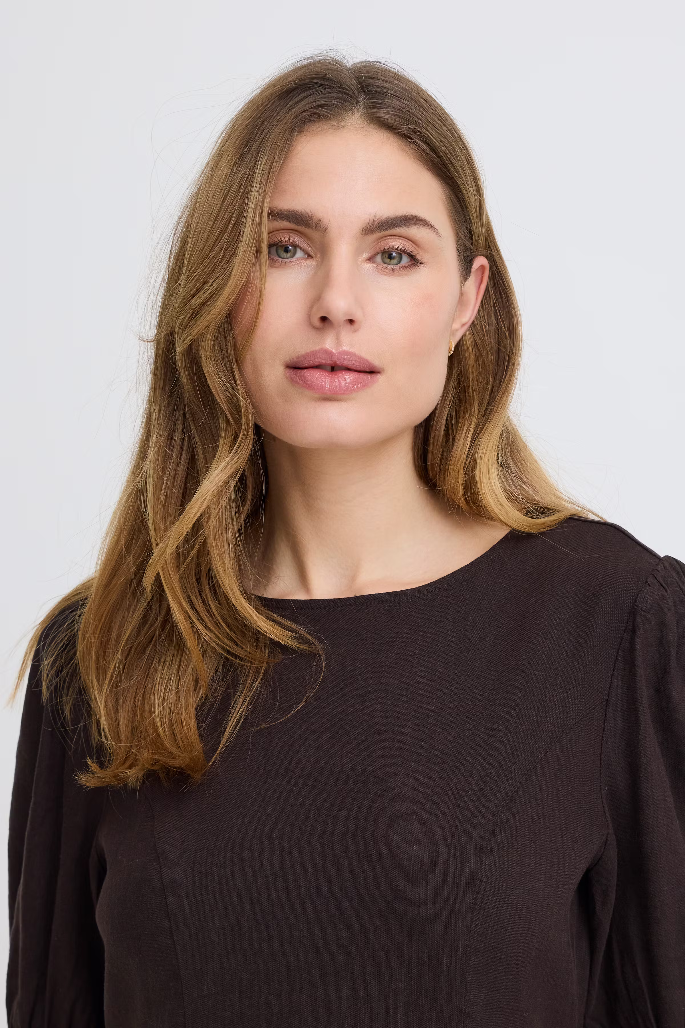 PZLUCA Kleid LOOKBOOK DETAIL 50210429-191103