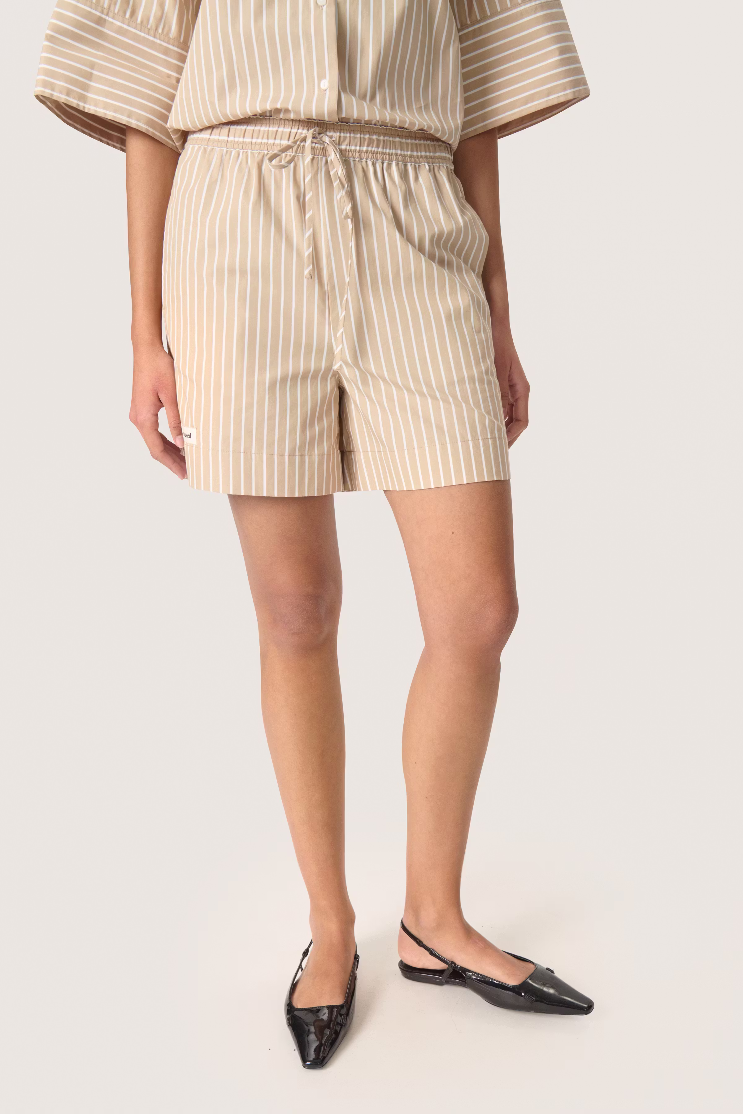 SLKaily Shorts LOOKBOOK FRONT 30408237-303714