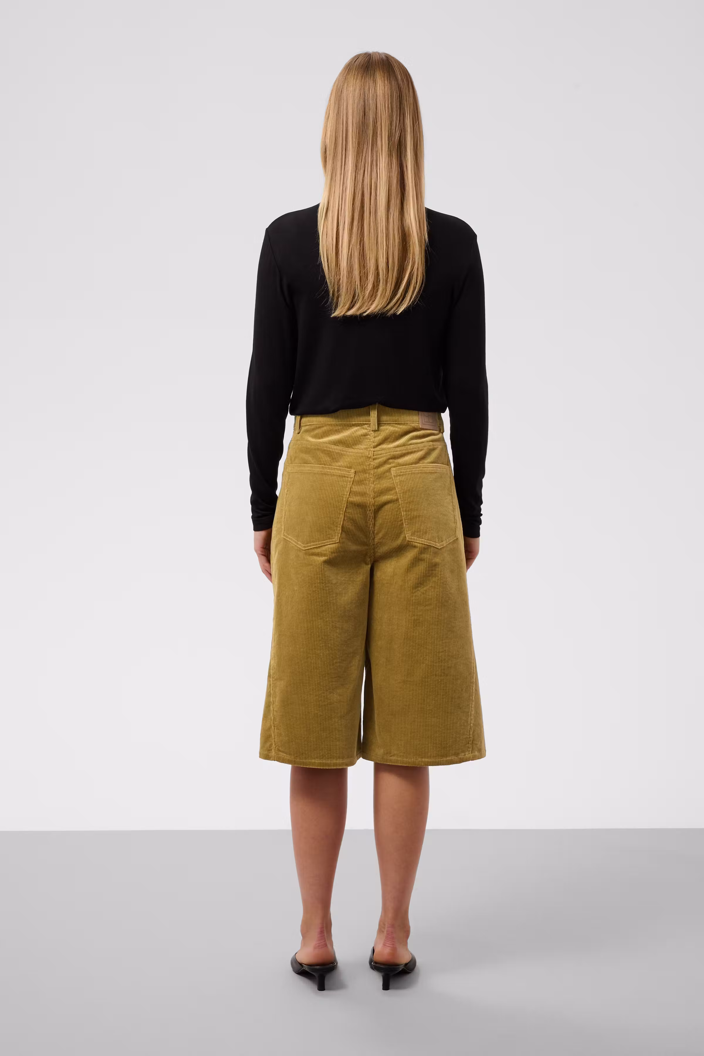 SLKamet Shorts LOOKBOOK BACK 30409485-170929