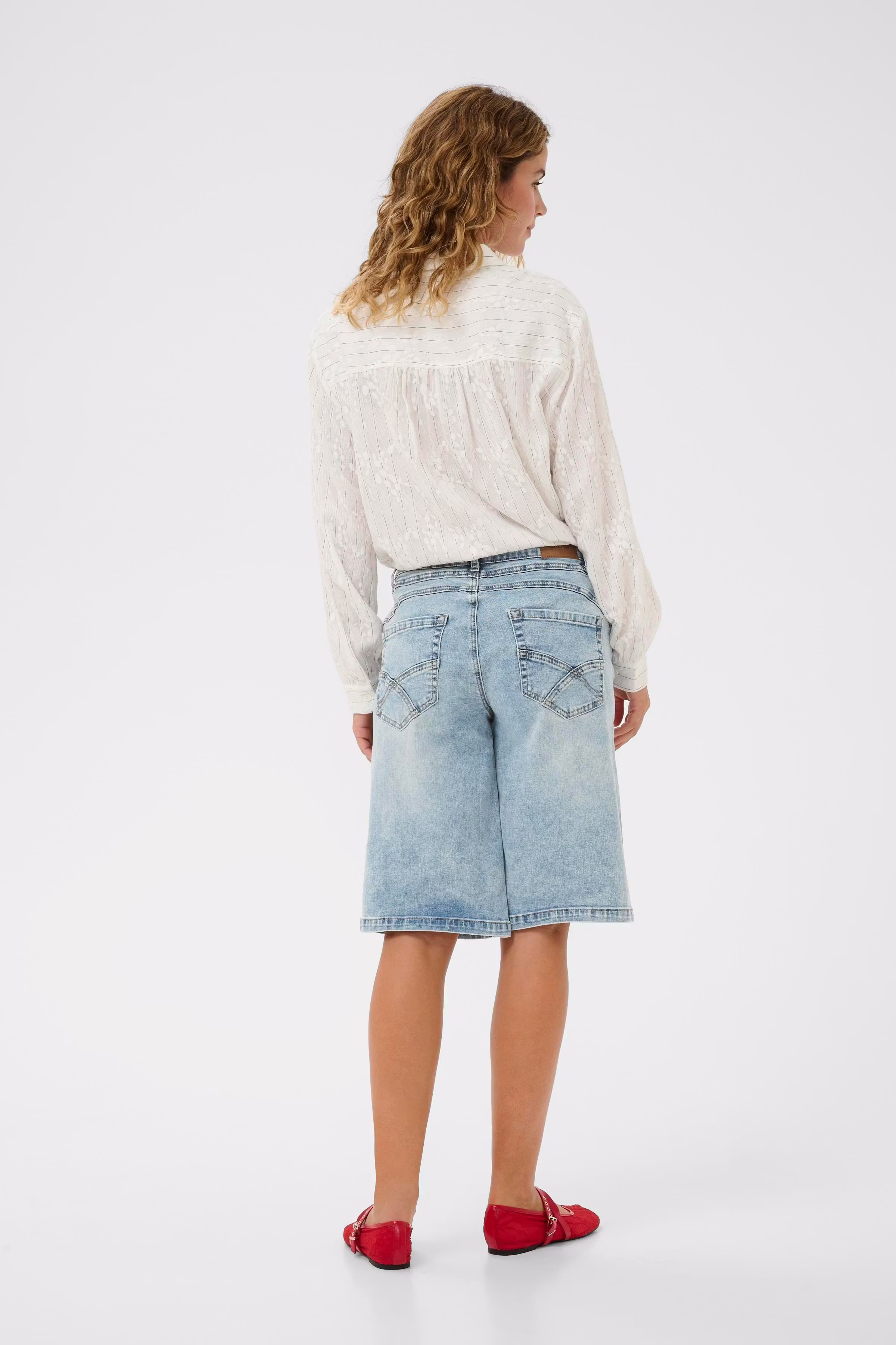 CRJoani Shorts LOOKBOOK BACK 10614570-107200