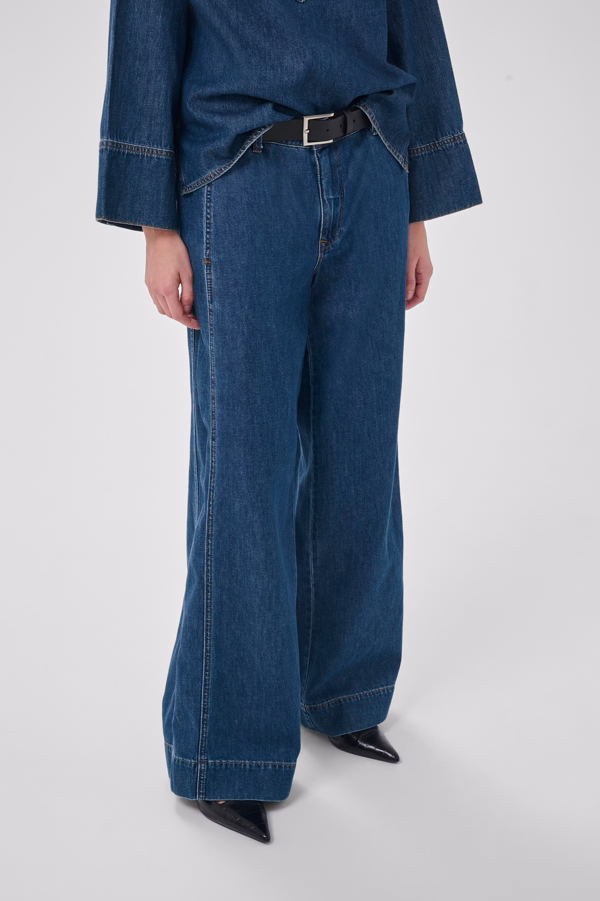 HilmaMW Jeans LOOKBOOK FRONT 10705062-100053