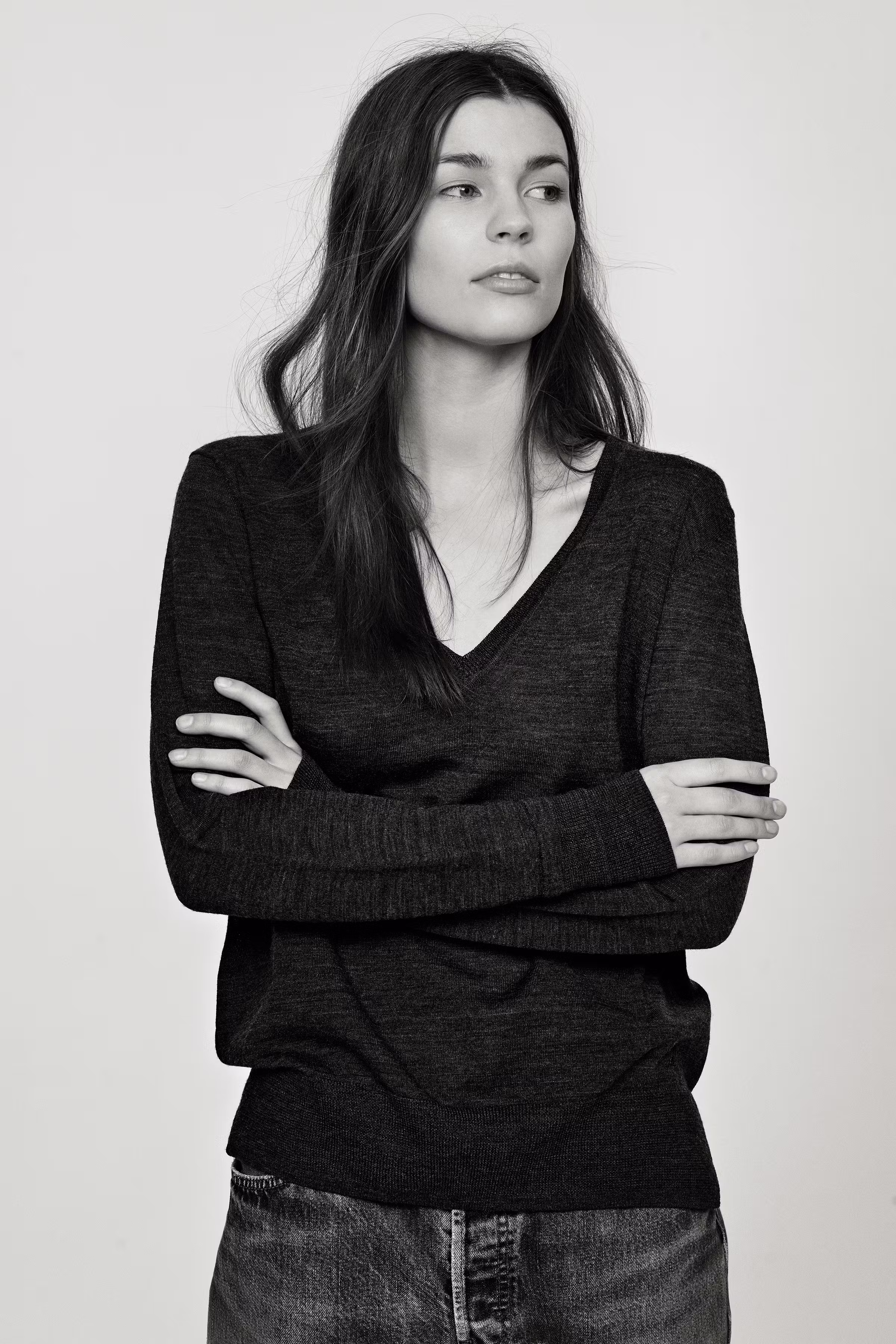 NoraIW V-neck Pullover LOOKBOOK FRONT 30104206-10050