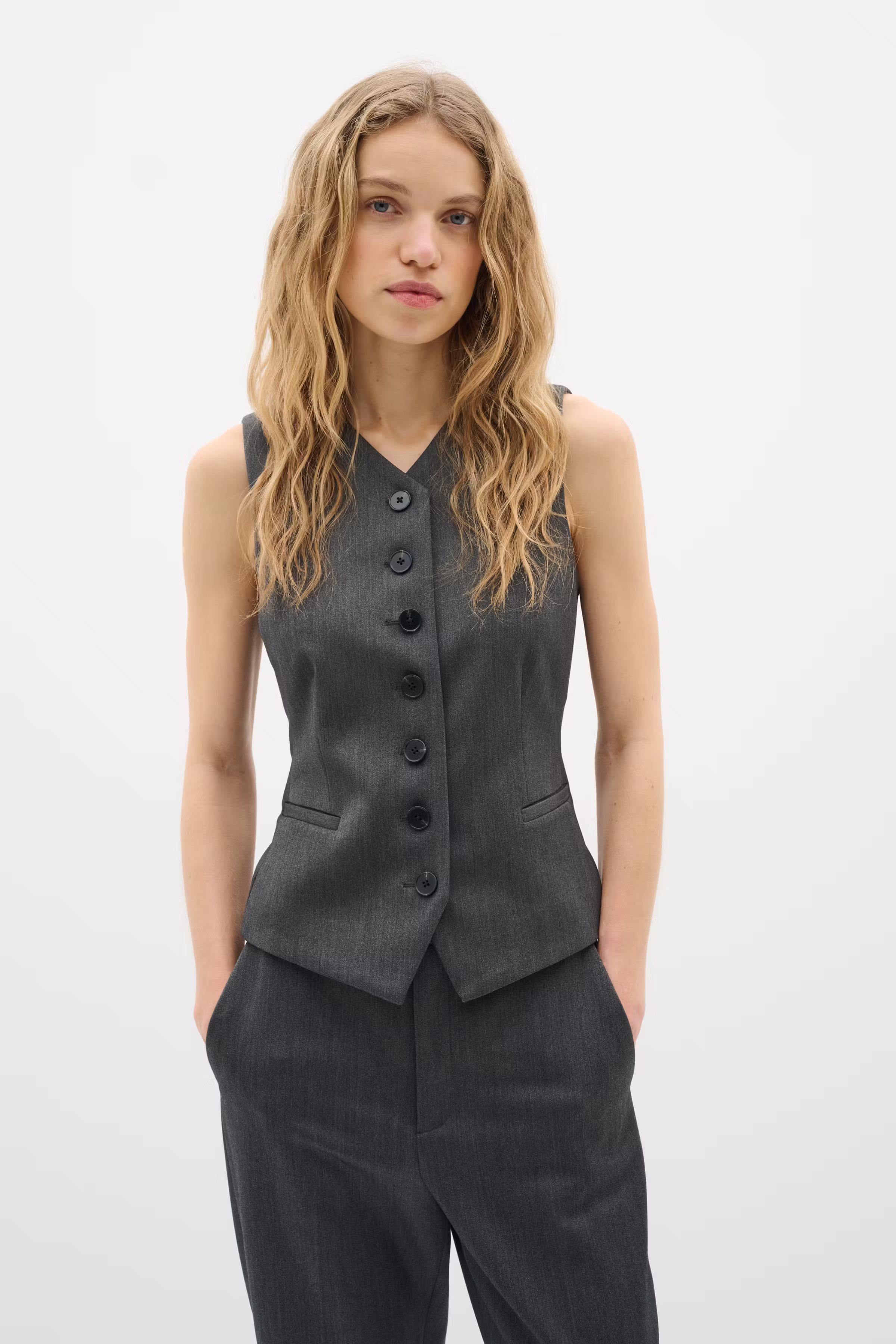 BrunildaIW Vest LOOKBOOK FRONT 30111006-300596