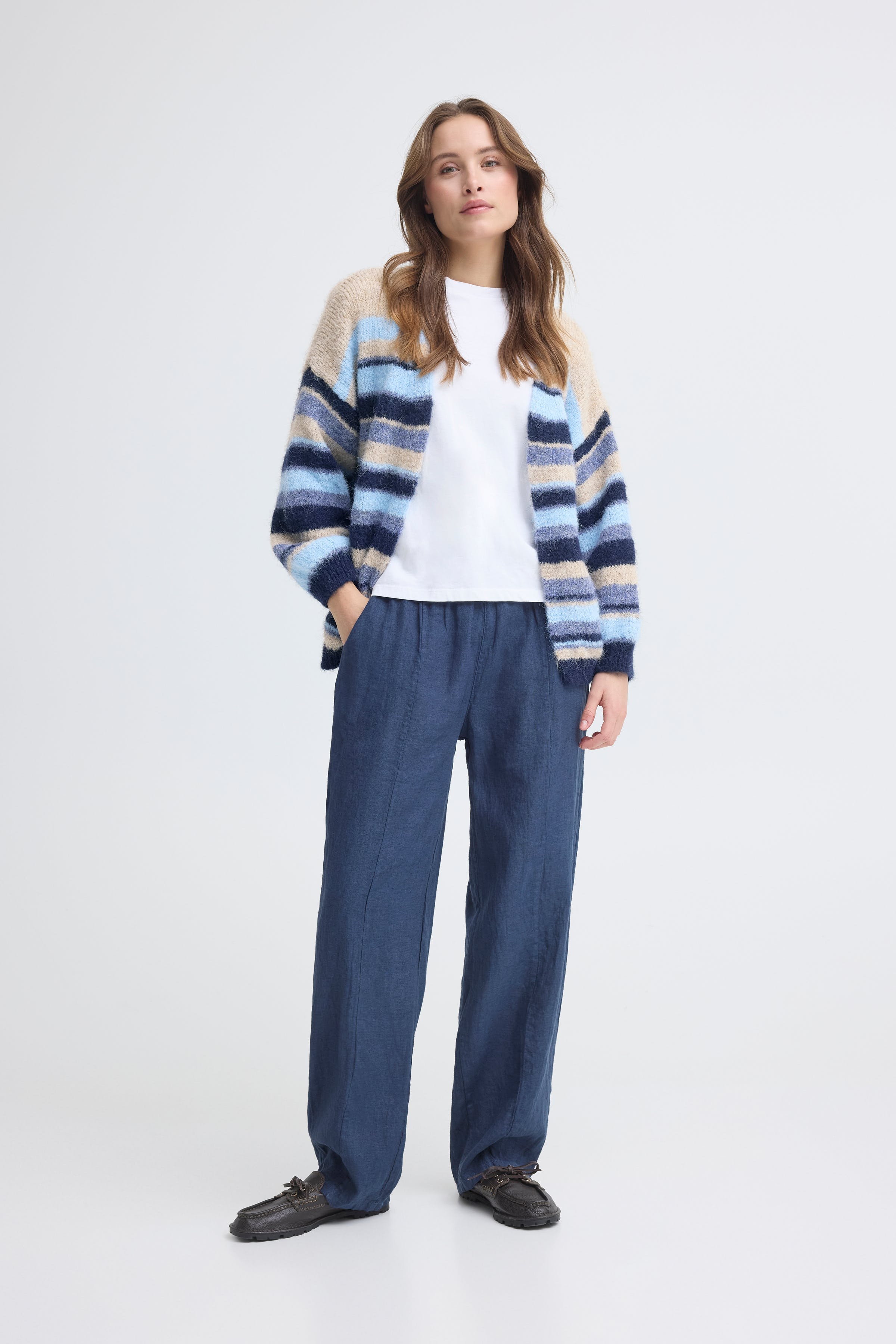 SBXBINA Cardigan LOOKBOOK FRONT 22101184-193923