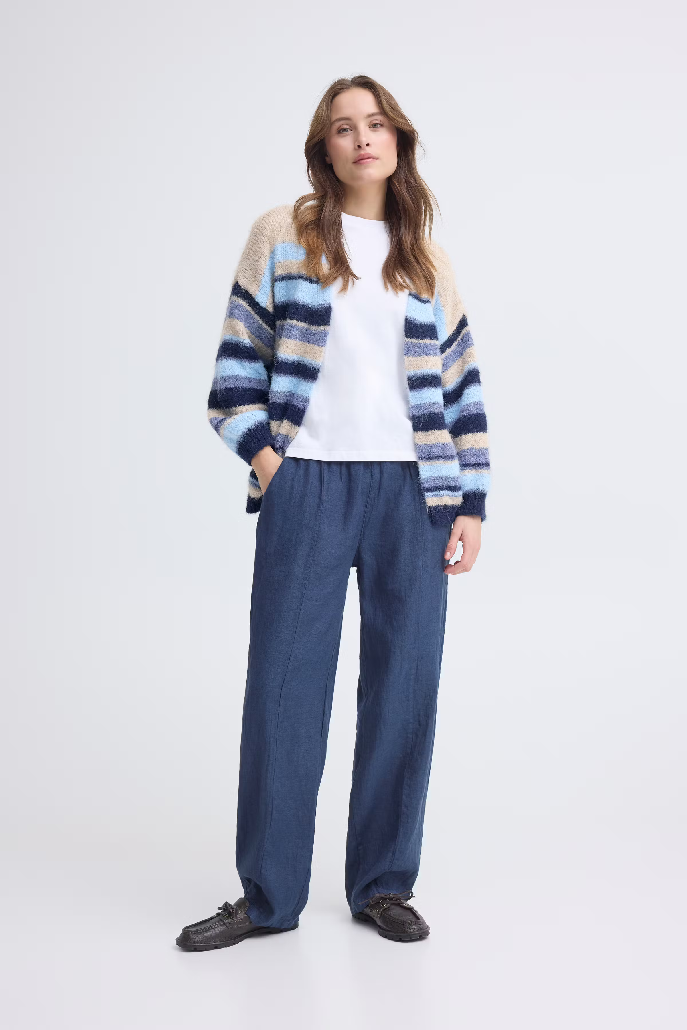 SBXBINA Cardigan LOOKBOOK FRONT 22101184-193923