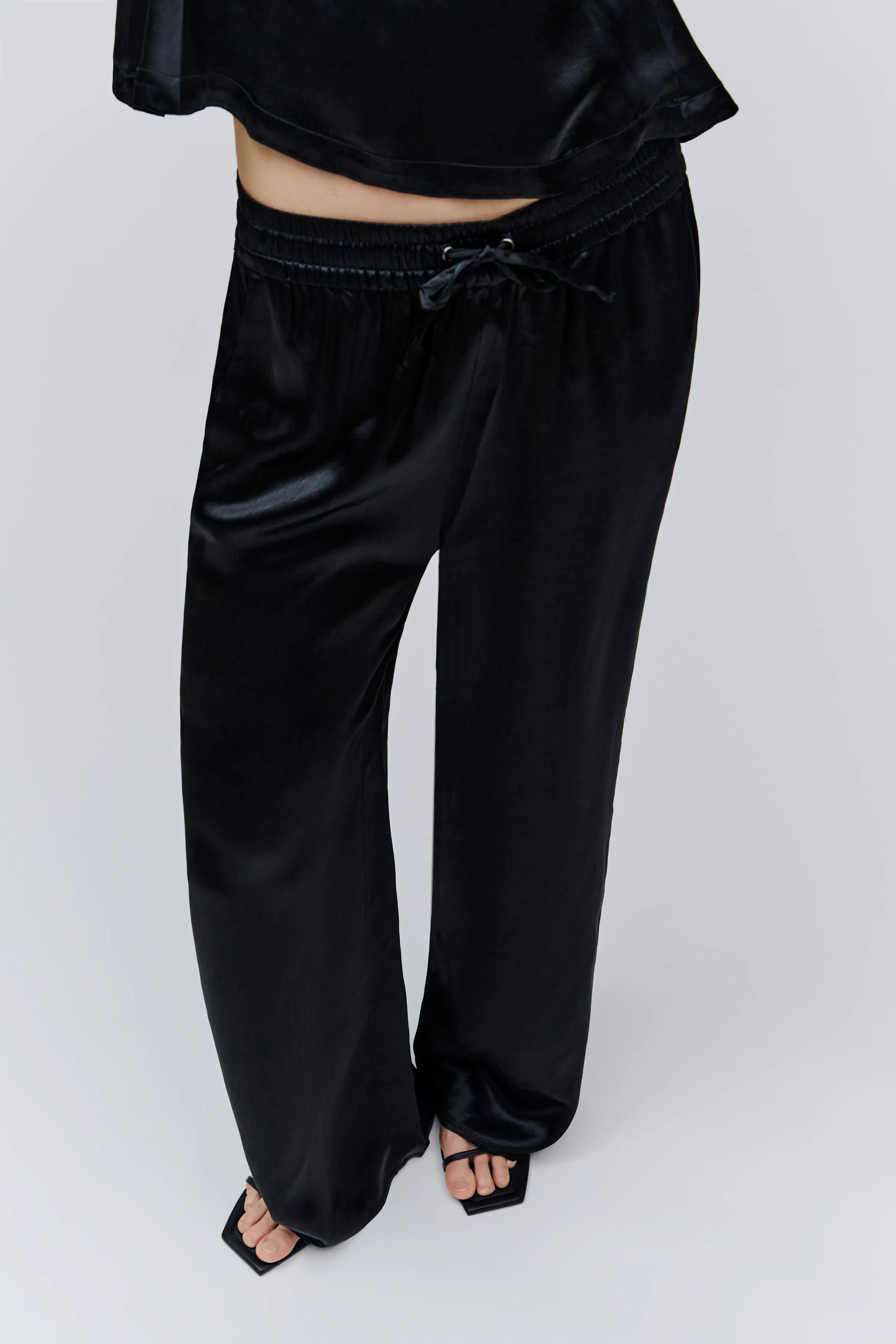 IOPIA Trousers LOOKBOOK FRONT 30600639-BK999