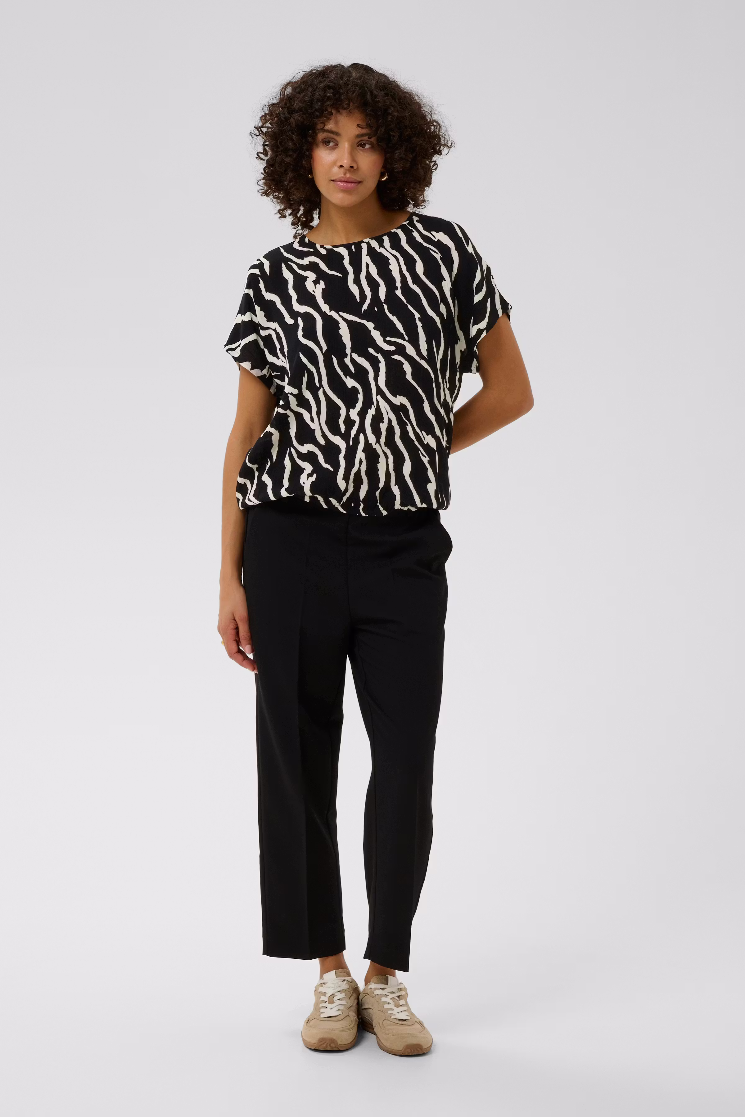 KAamber Bluse LOOKBOOK FRONT 10508257-103939