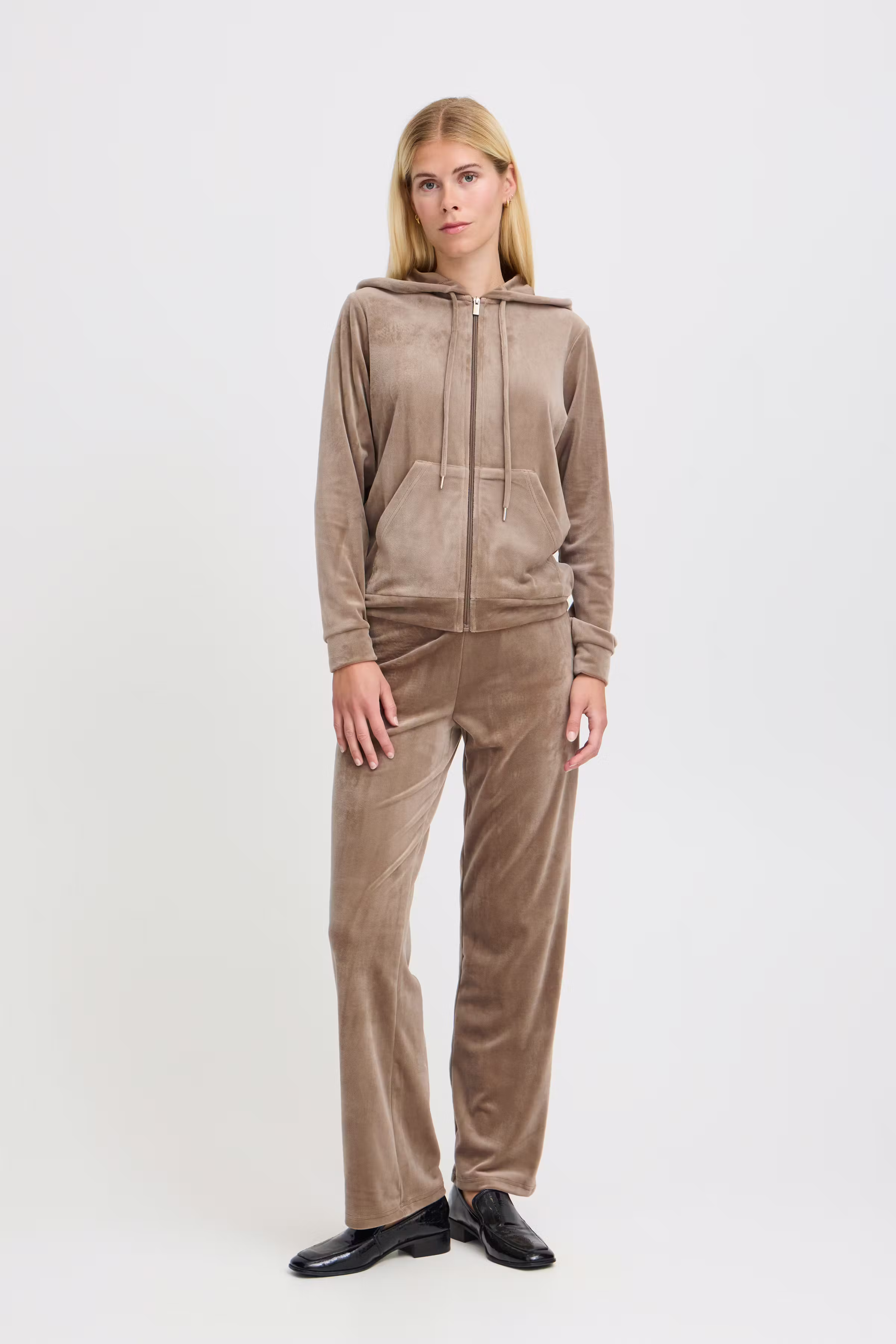 BYSTILLA Veloursett LOOKBOOK FRONT 20816019-181112