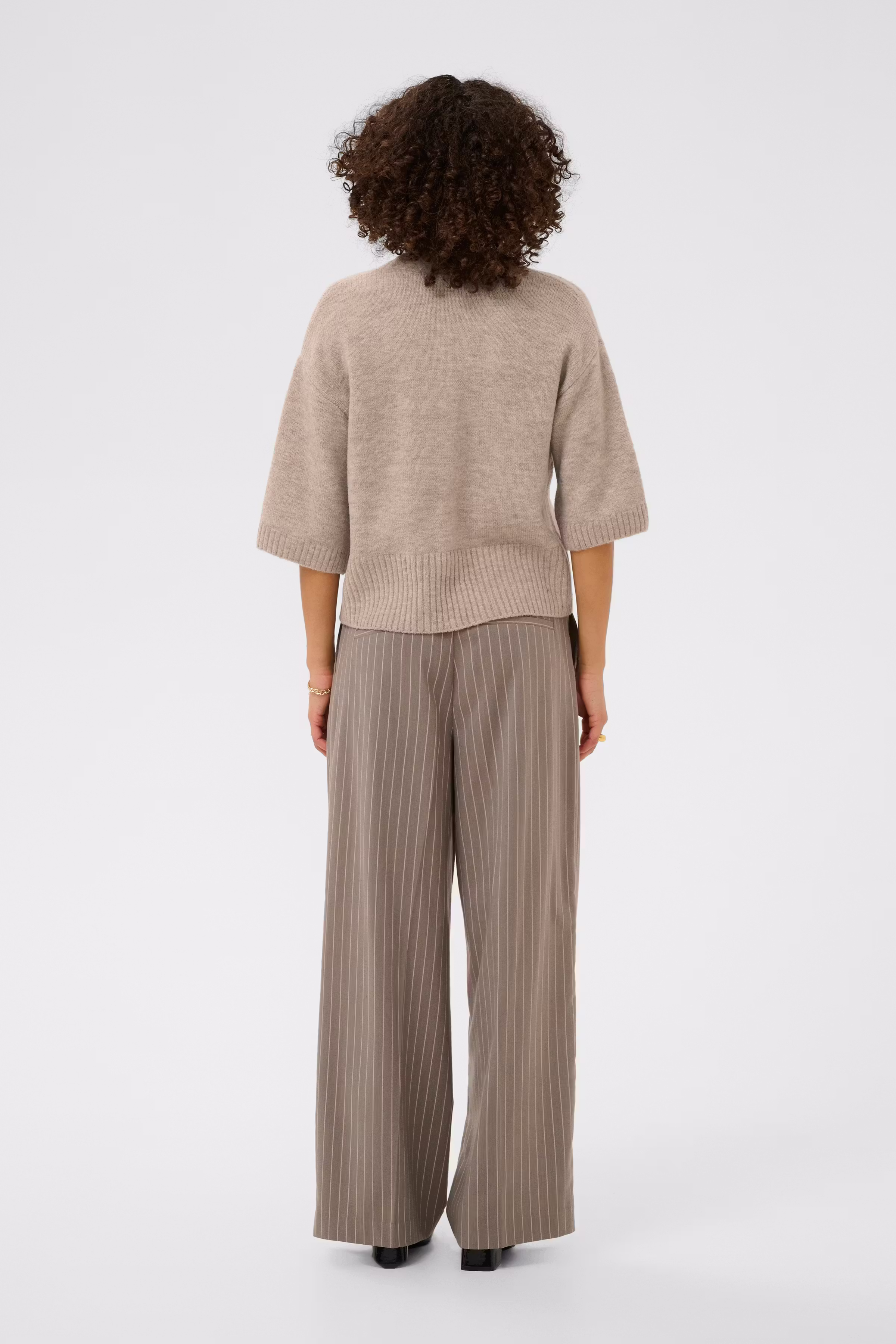 KArosie Cardigan LOOKBOOK FRONT 10509480-1513051