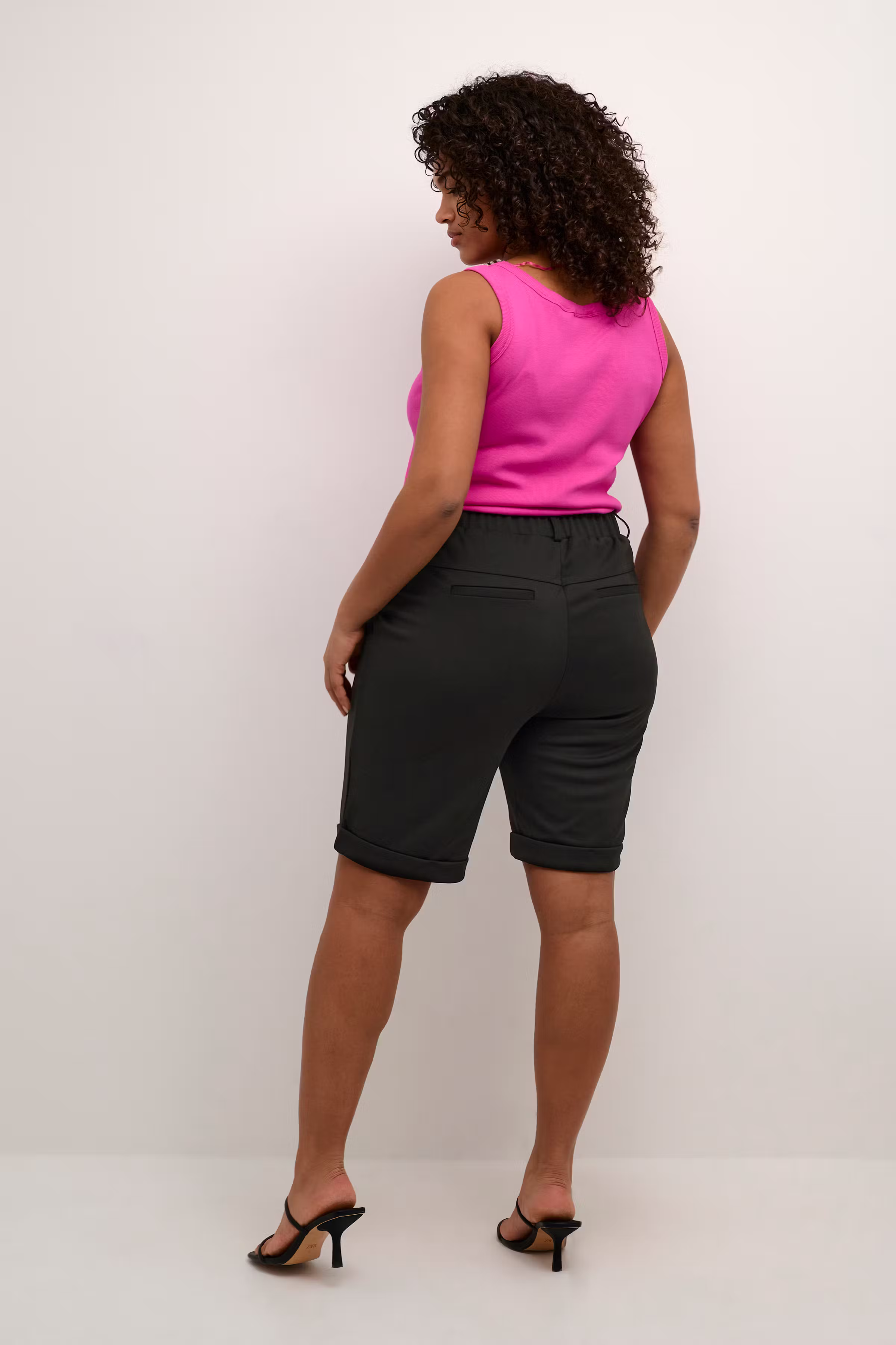 KCjenna Shorts LOOKBOOK BACK 10582428-100121